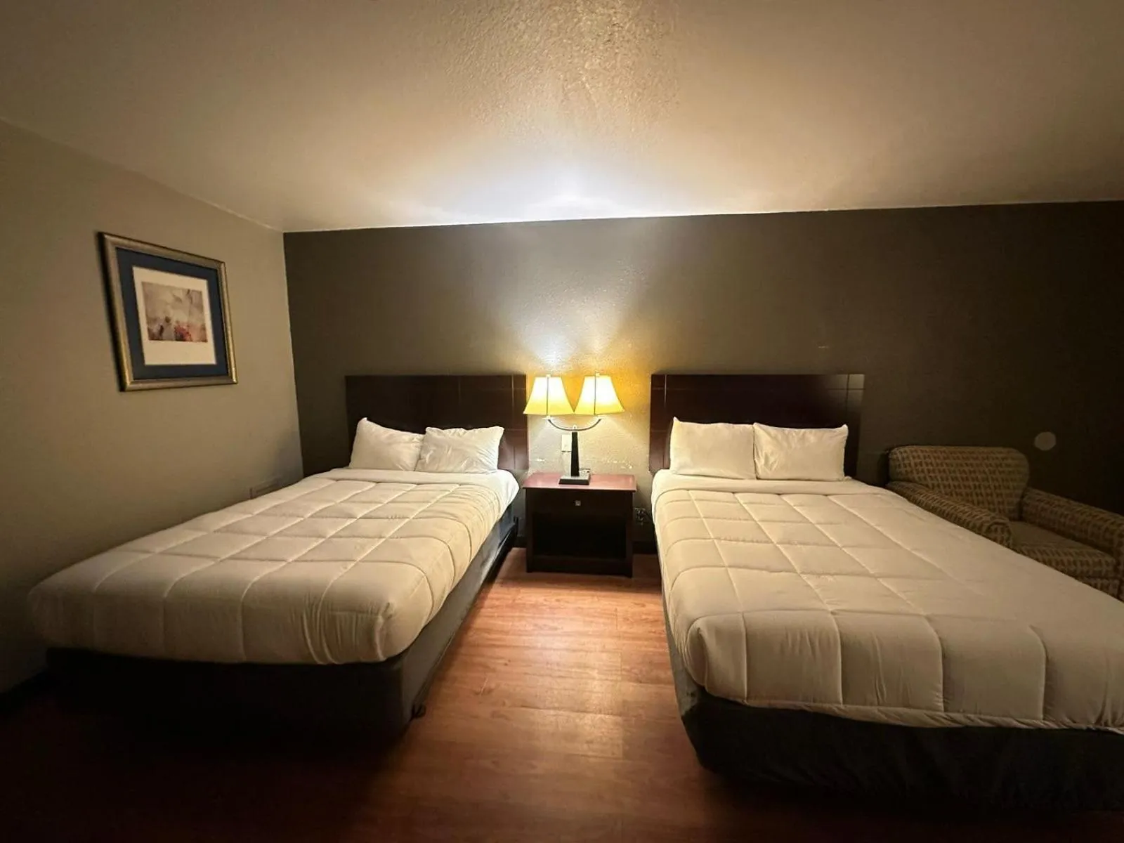 Photo of the whole room, Bed in Rodeway Inn Gainesville I-35