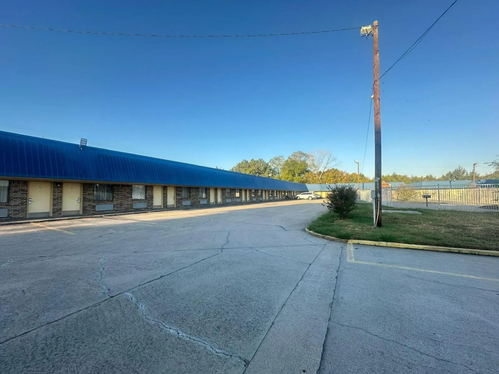 Parking in Rodeway Inn Gainesville I-35