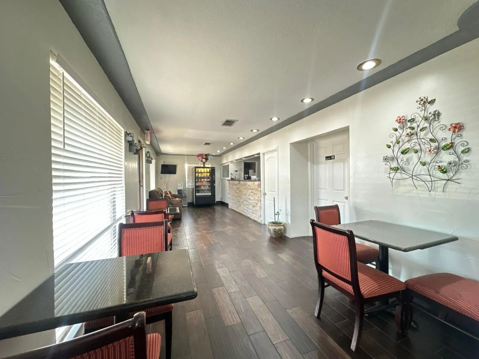 Breakfast in Rodeway Inn Gainesville I-35