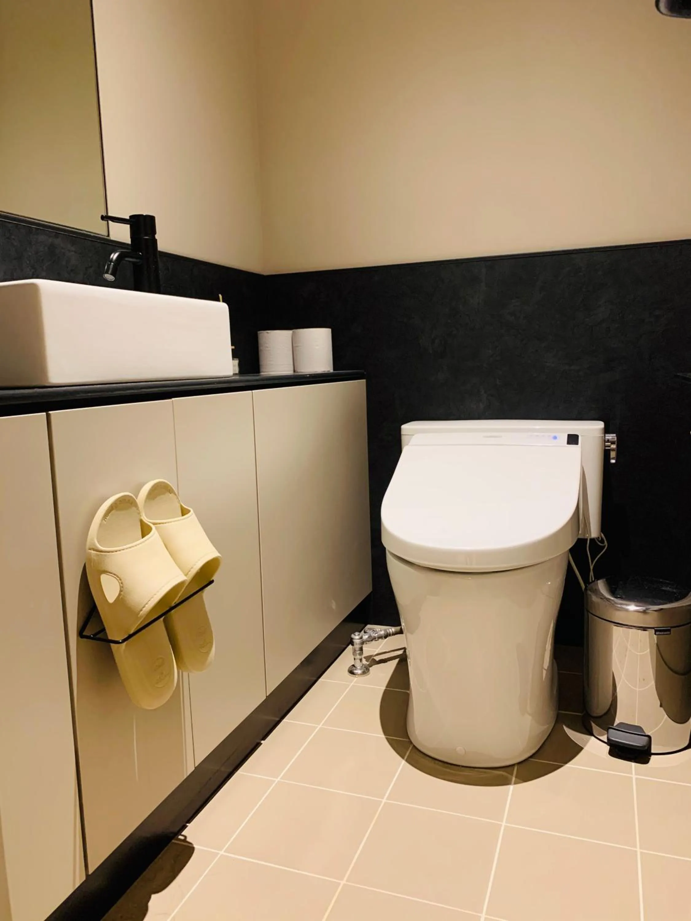 Toilet in CAFE/MINIMAL HOTEL OUR OUR
