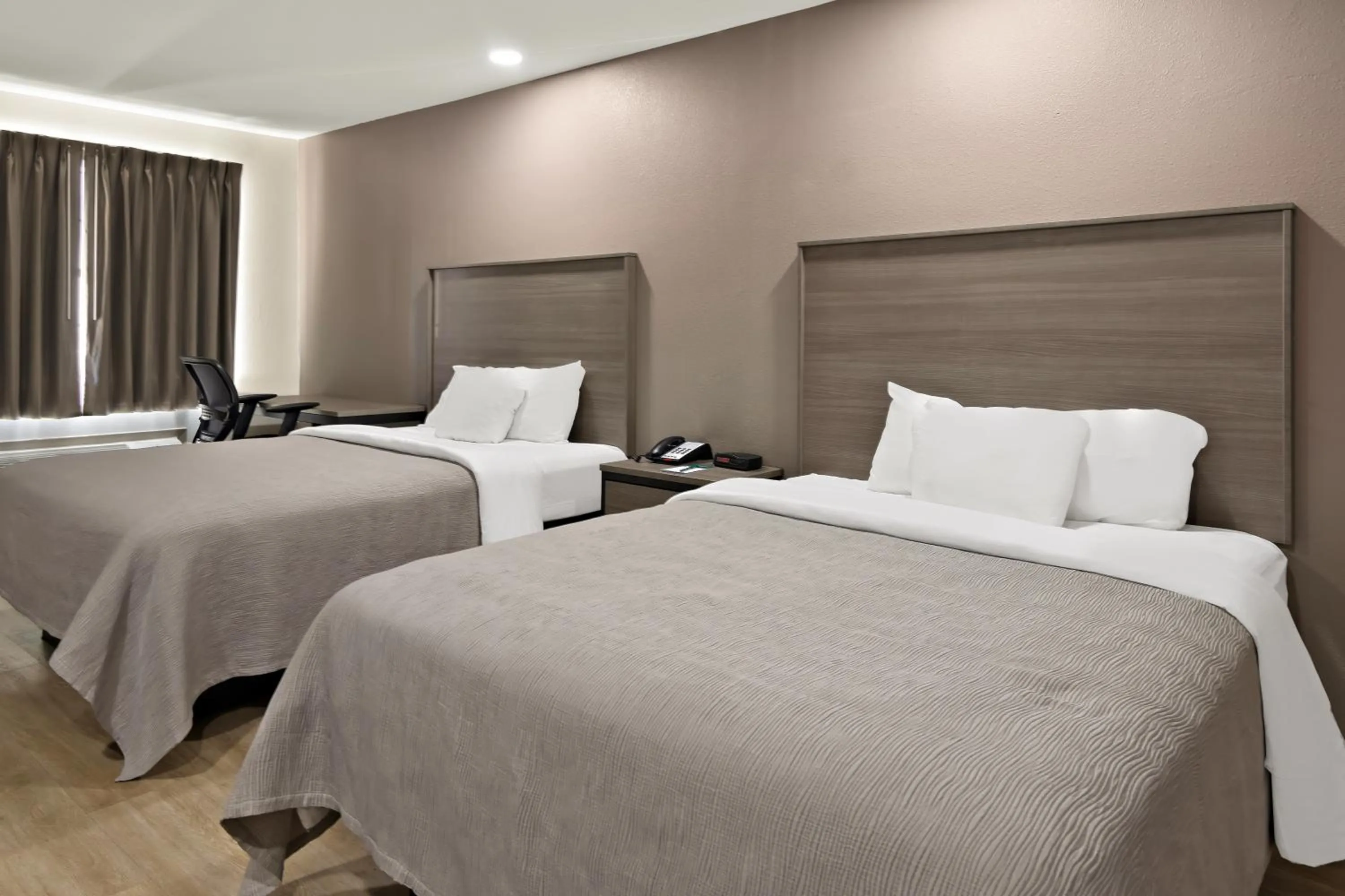 Photo of the whole room, Bed in Quality Inn & Suites Weatherford