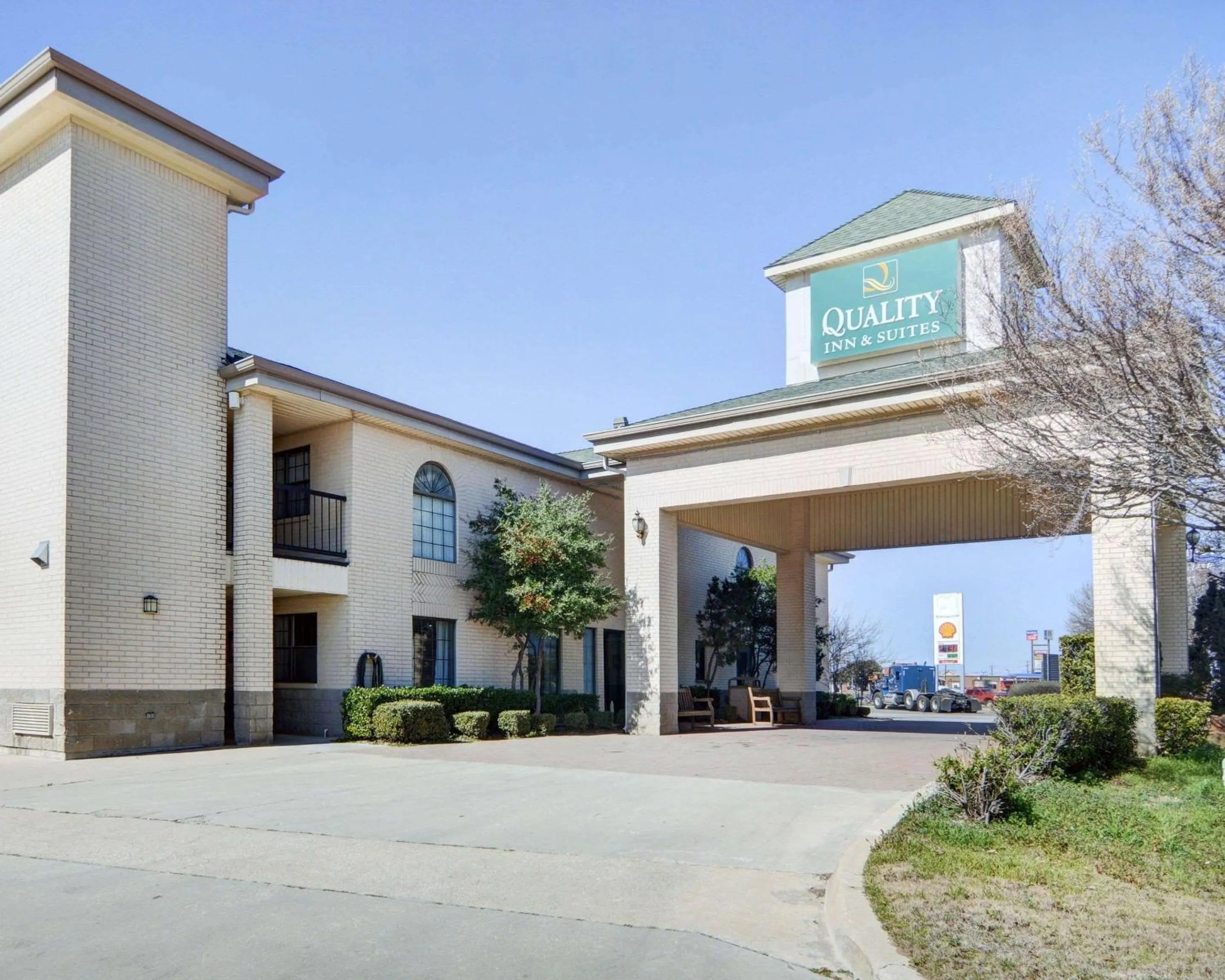 Property building in Quality Inn & Suites Weatherford