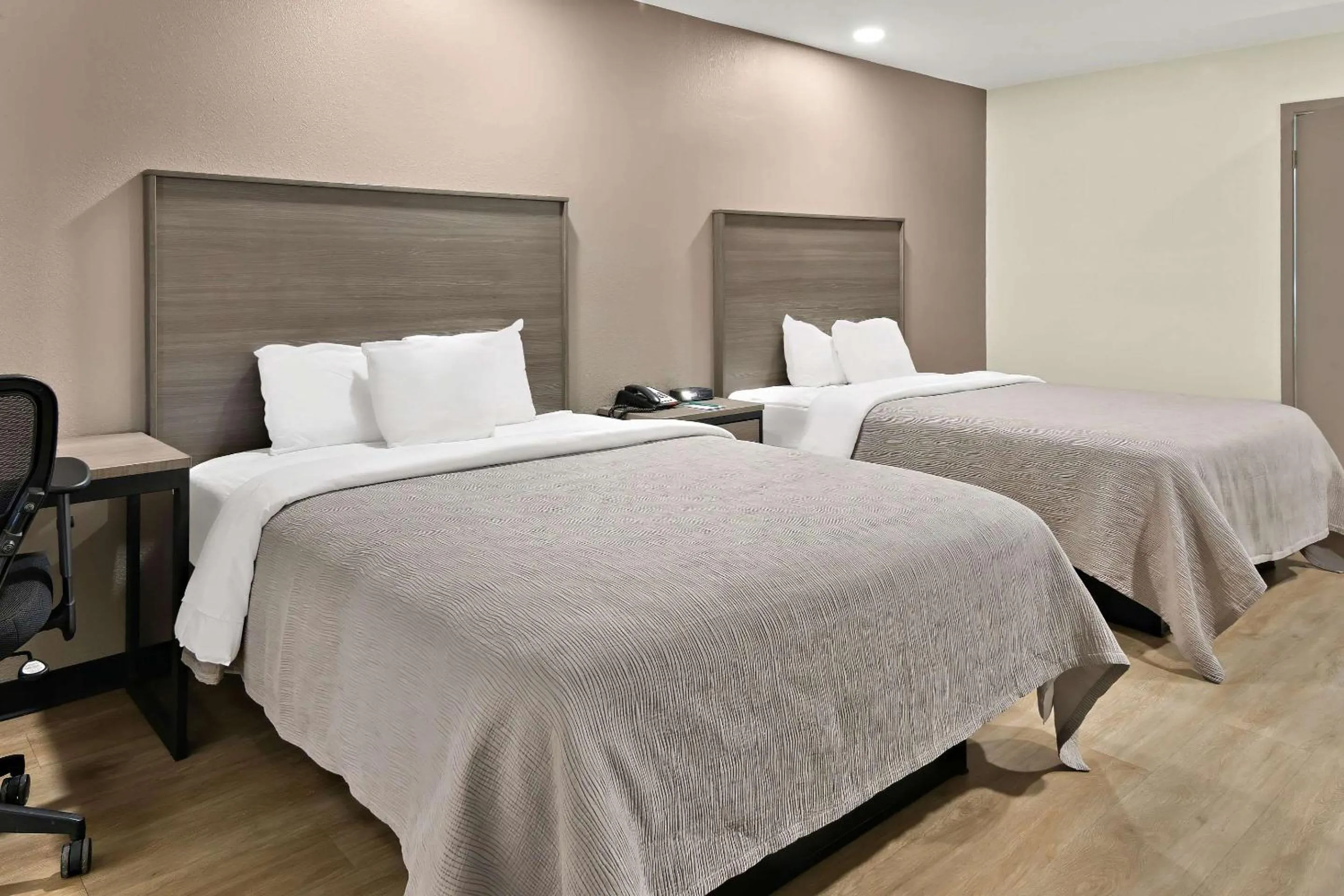 Bedroom, Bed in Quality Inn & Suites Weatherford