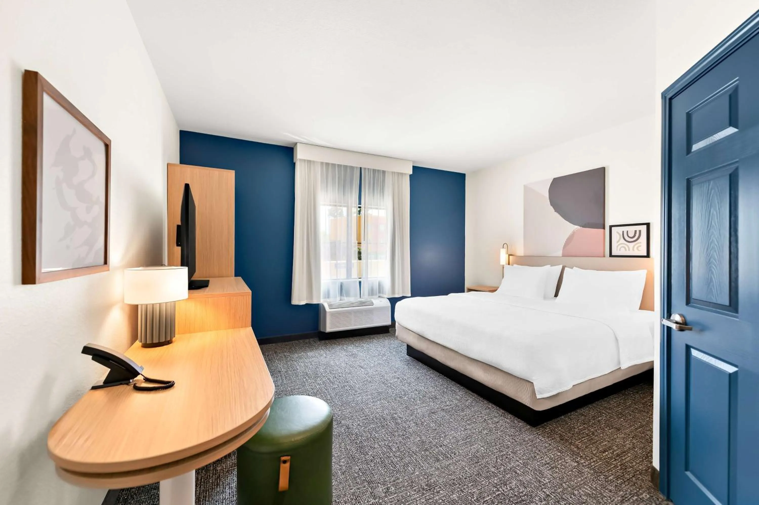 Bedroom, Bed in Spark By Hilton Longview