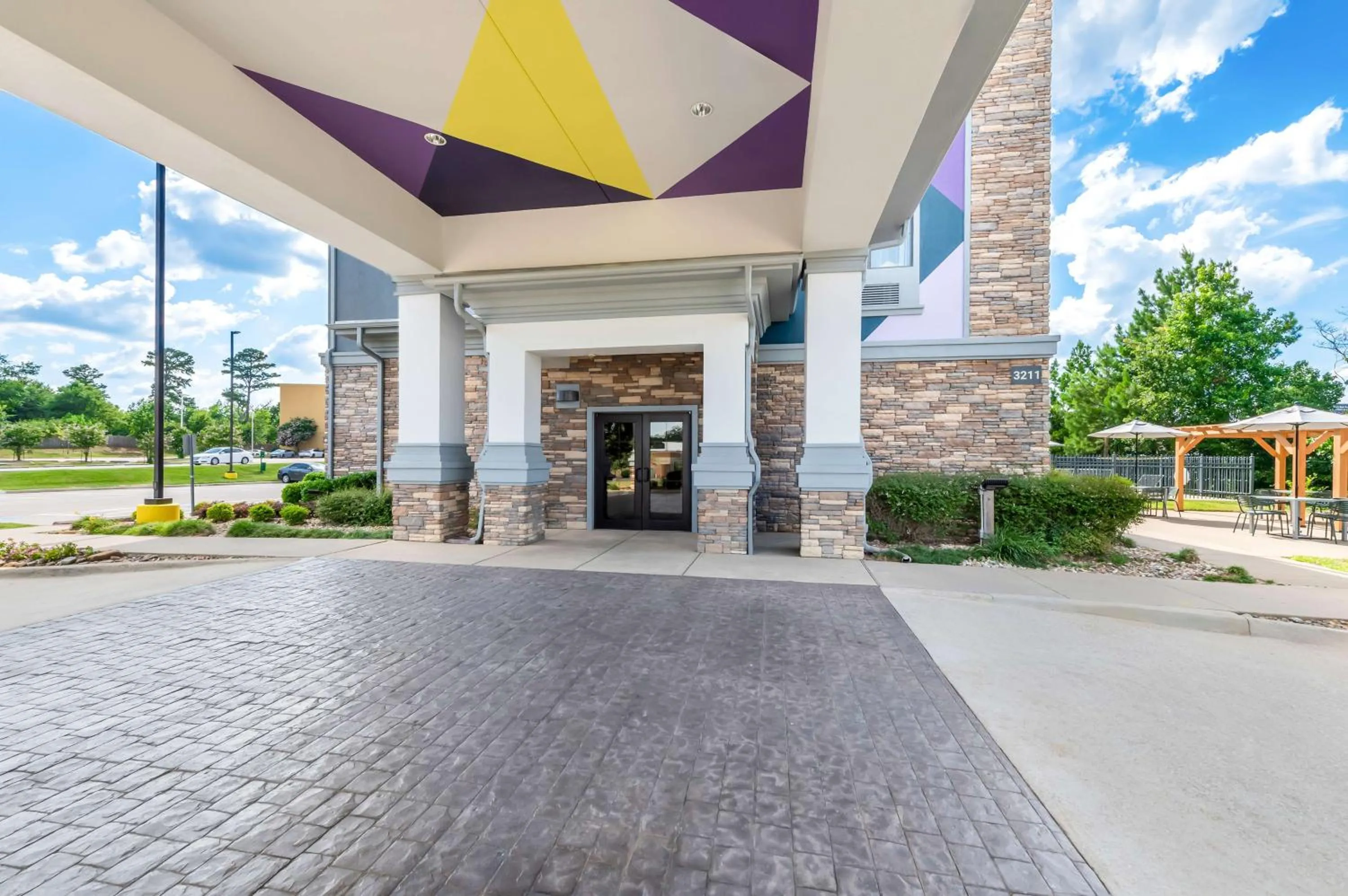 Property building in Spark By Hilton Longview