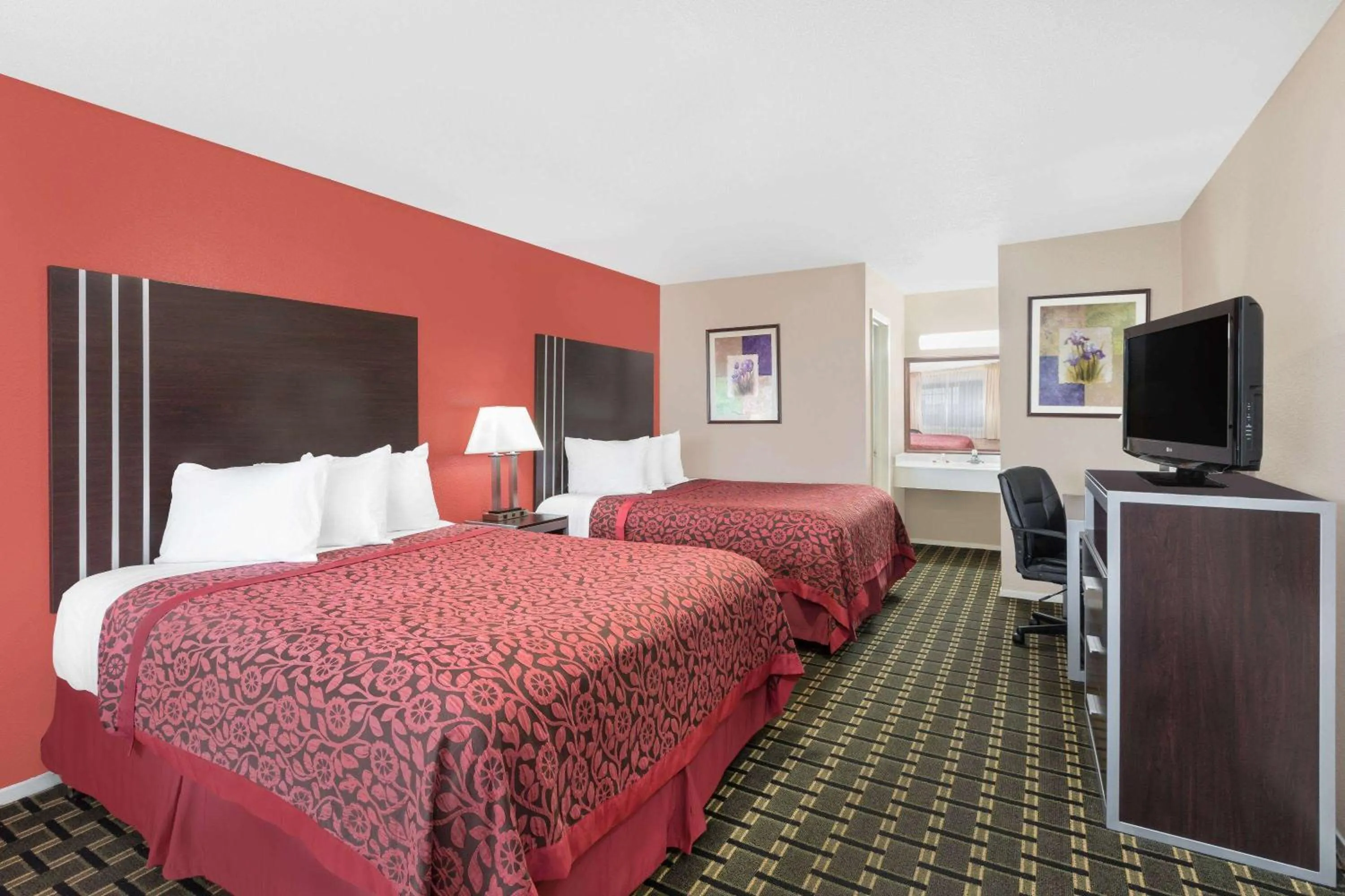 Photo of the whole room, Bed in Days Inn by Wyndham College Station University Drive