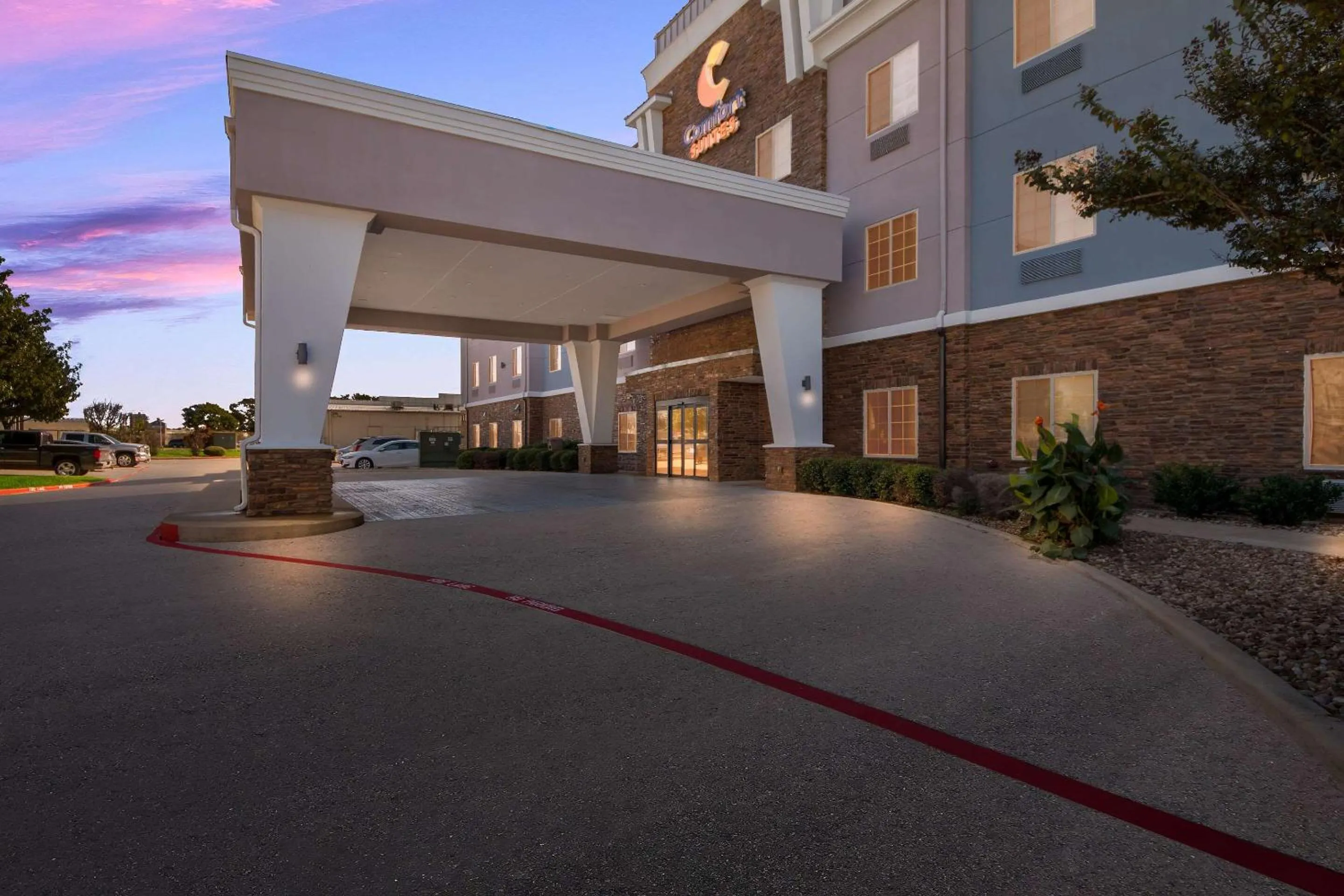 Property building in Comfort Suites Bastrop