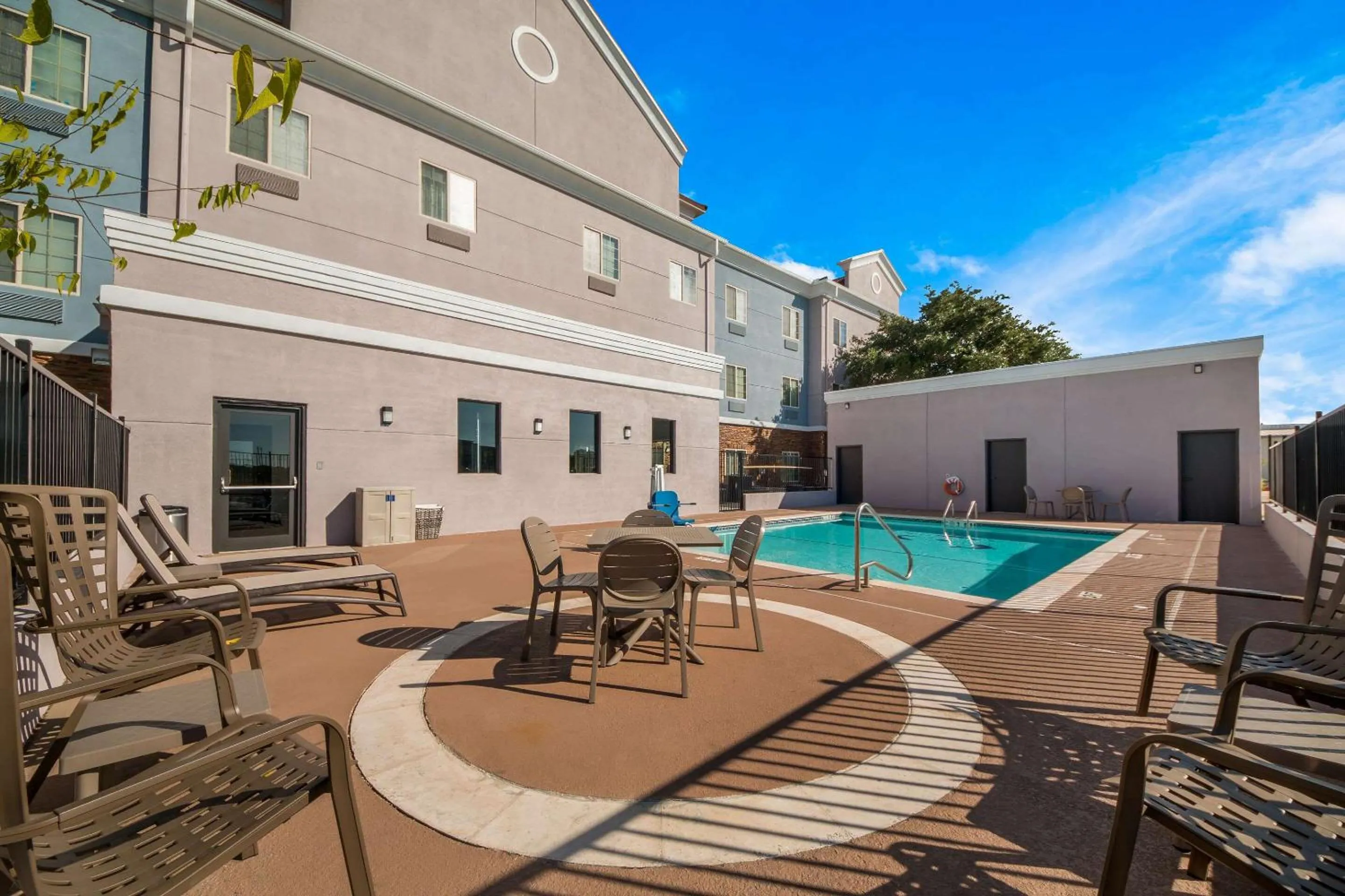 Swimming pool in Comfort Suites Bastrop