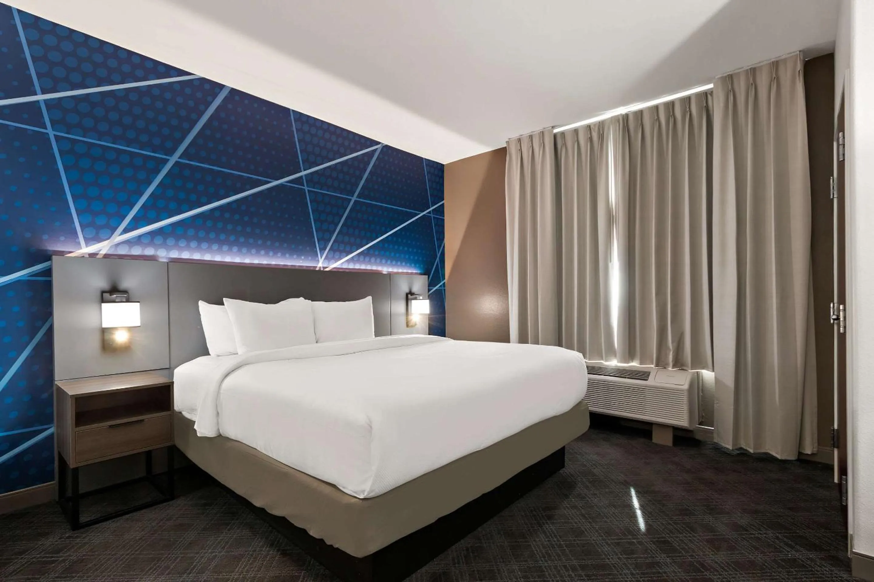 Bedroom, Bed in Comfort Suites Bastrop