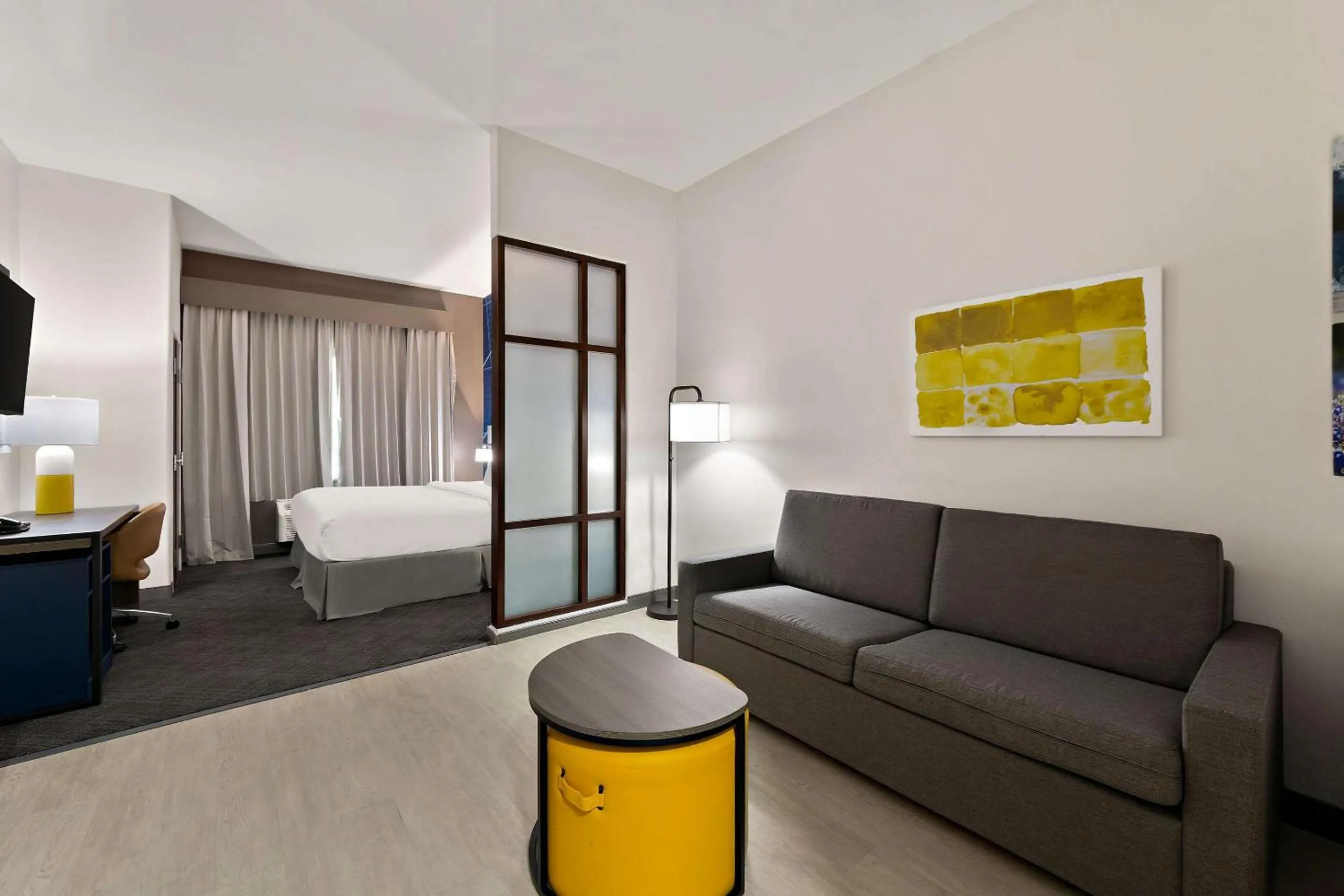 Bedroom, Bed in Comfort Suites Bastrop