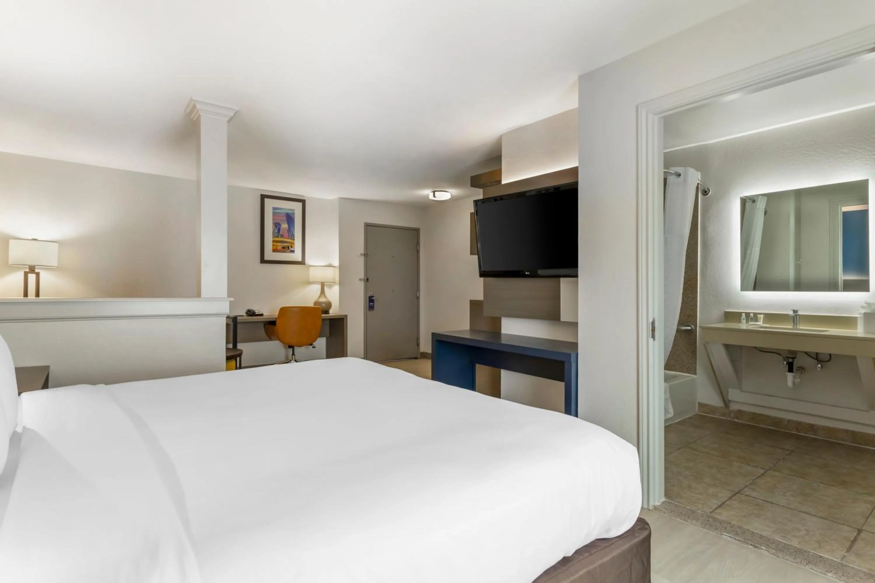 Bed in Comfort Inn & Suites Houston FM1960 - Champions