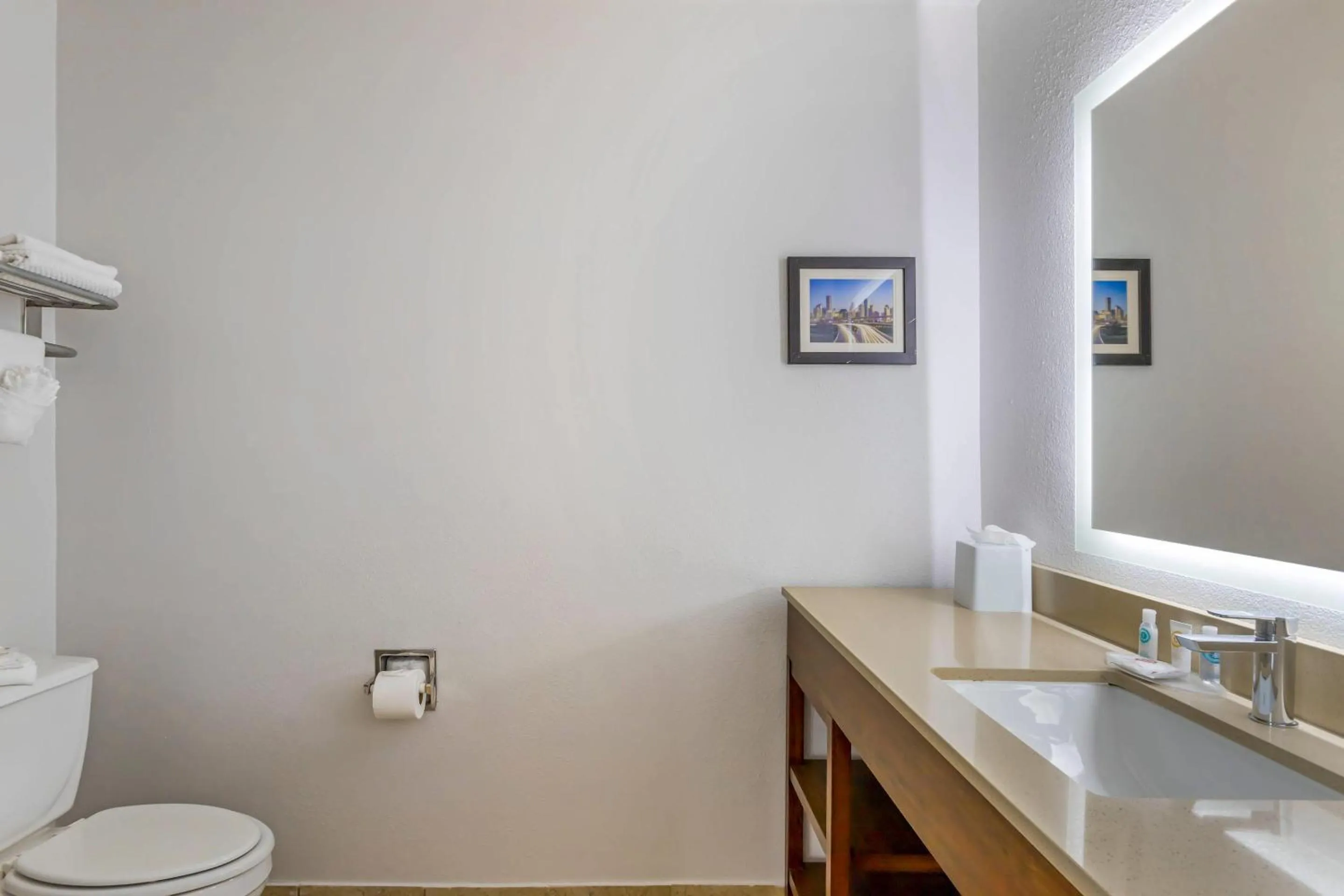 Bedroom in Comfort Inn & Suites Houston FM1960 - Champions