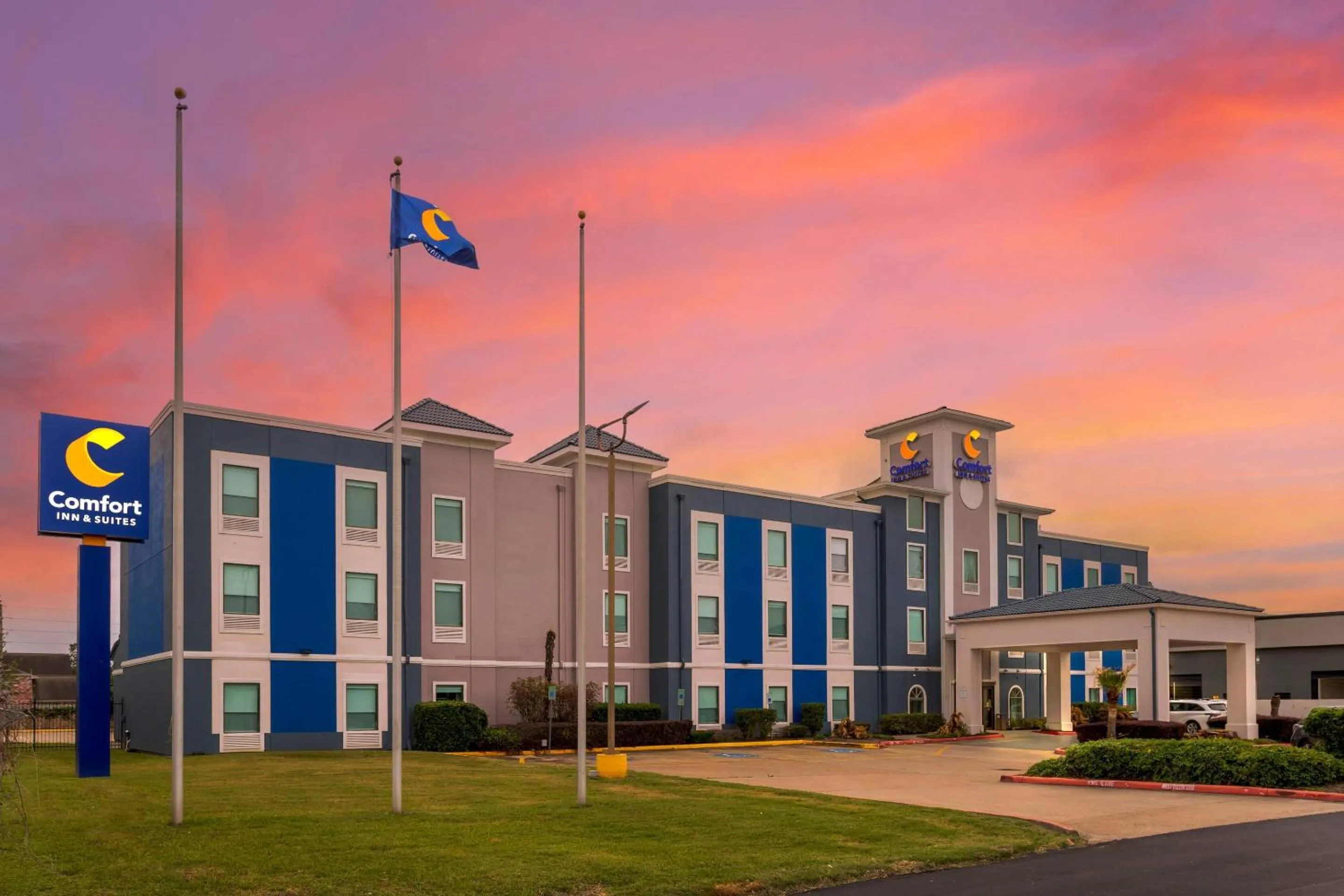 Property building in Comfort Inn & Suites Houston FM1960 - Champions