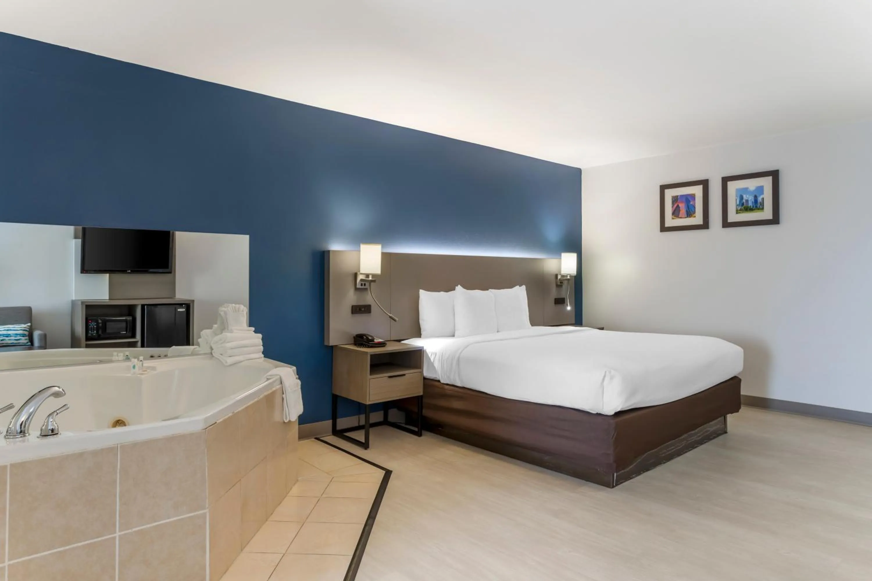 Bed in Comfort Inn & Suites Houston FM1960 - Champions