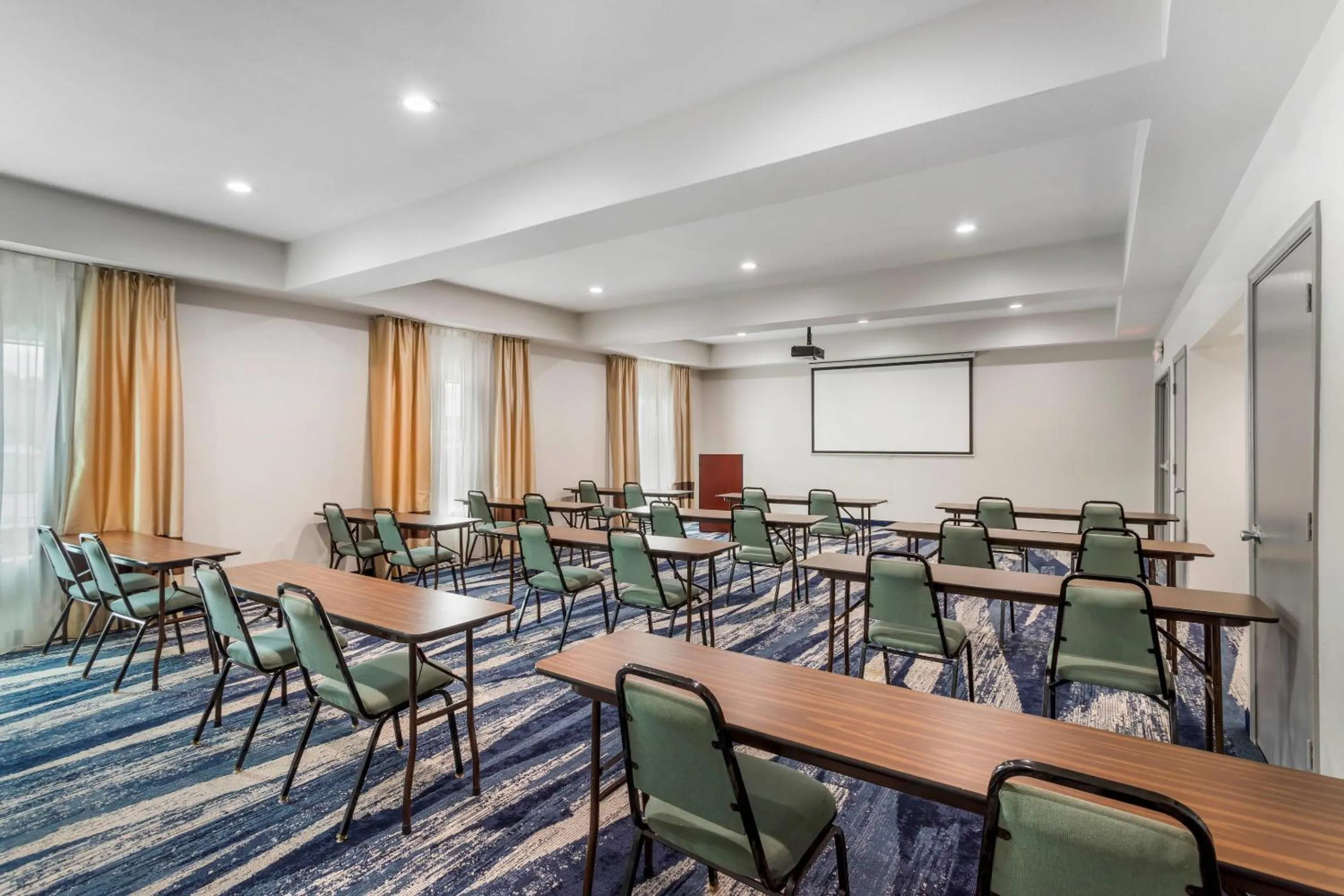 Meeting/conference room in Comfort Inn & Suites Houston FM1960 - Champions