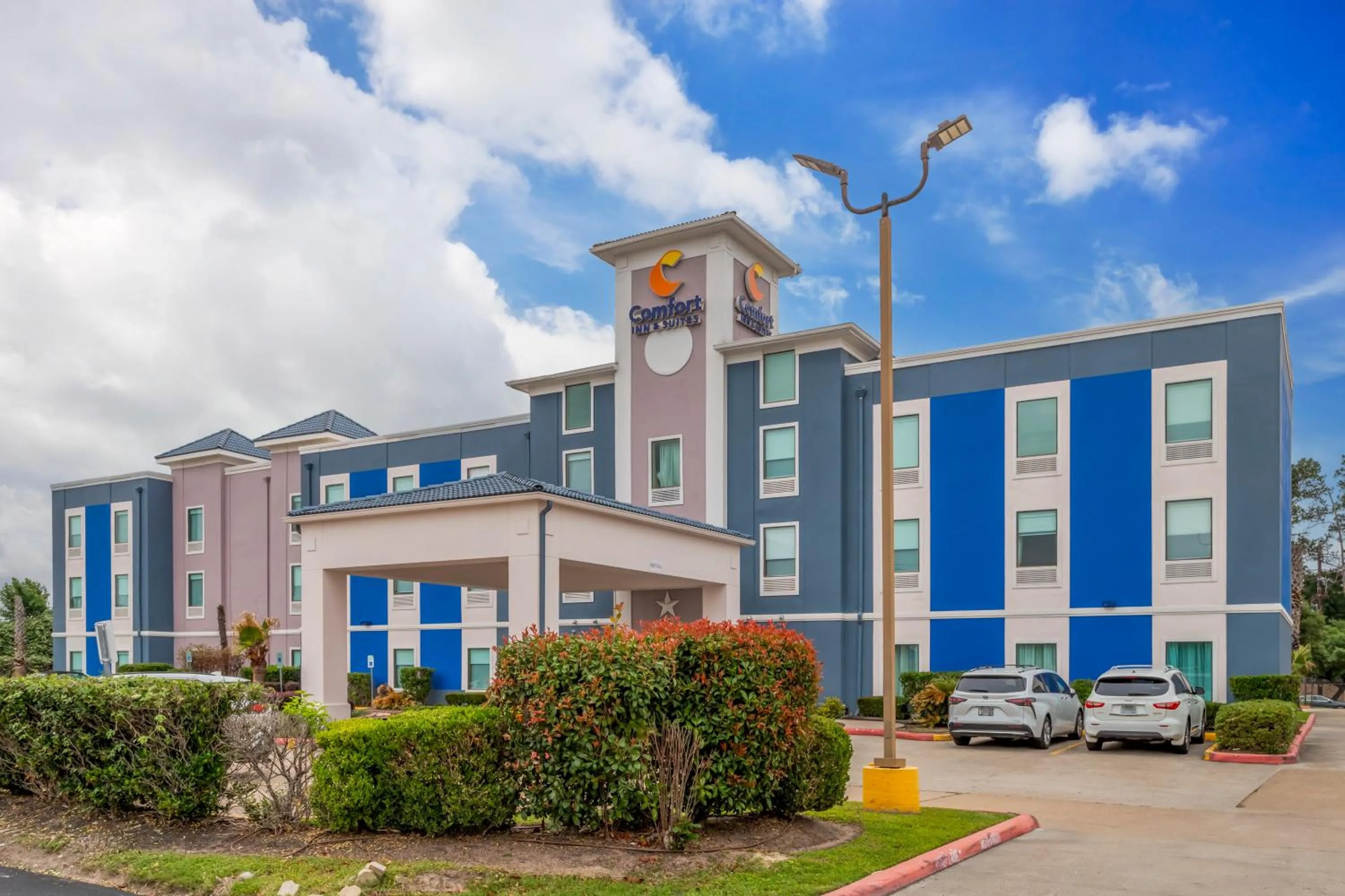 Property building in Comfort Inn & Suites Houston FM1960 - Champions
