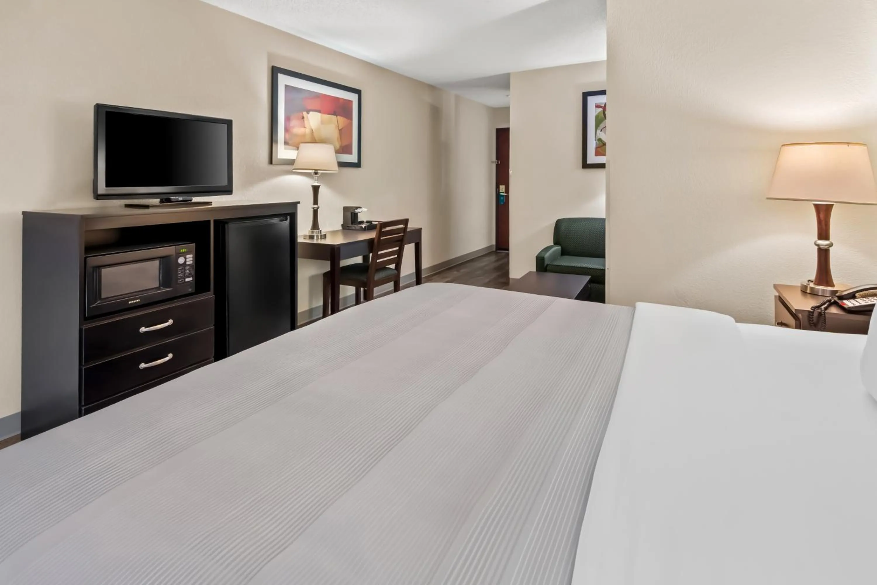 Bedroom, Bed in Quality Inn & Suites - Granbury