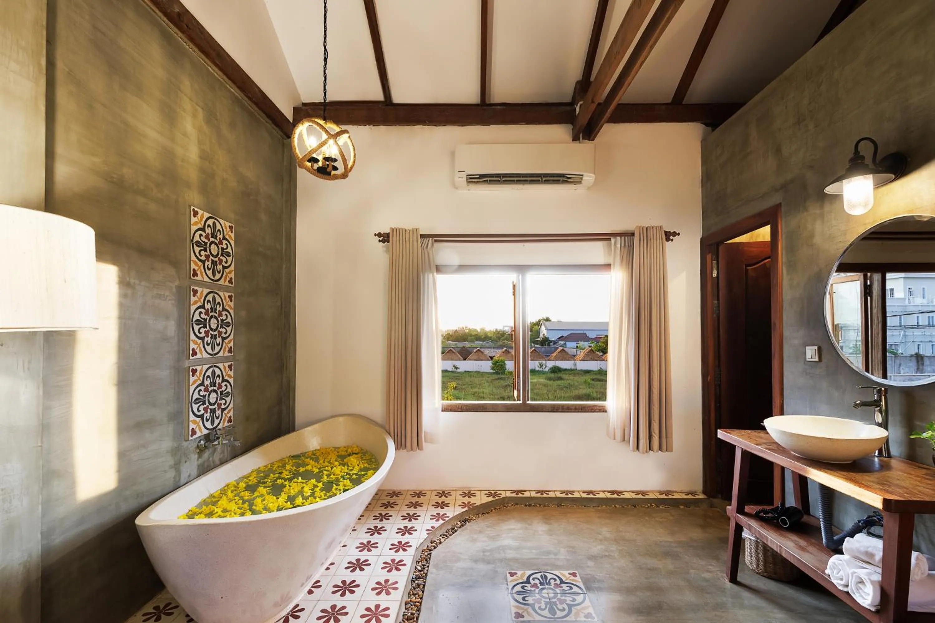 Bathroom in Dontrei Villa Angkor