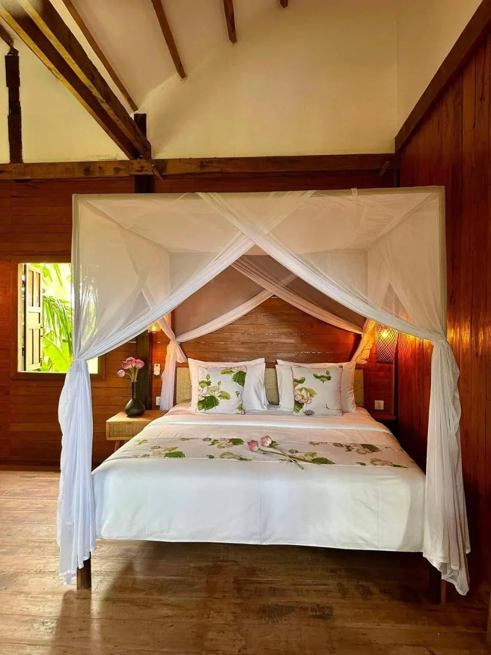 Bedroom, Bed in Dontrei Villa Angkor