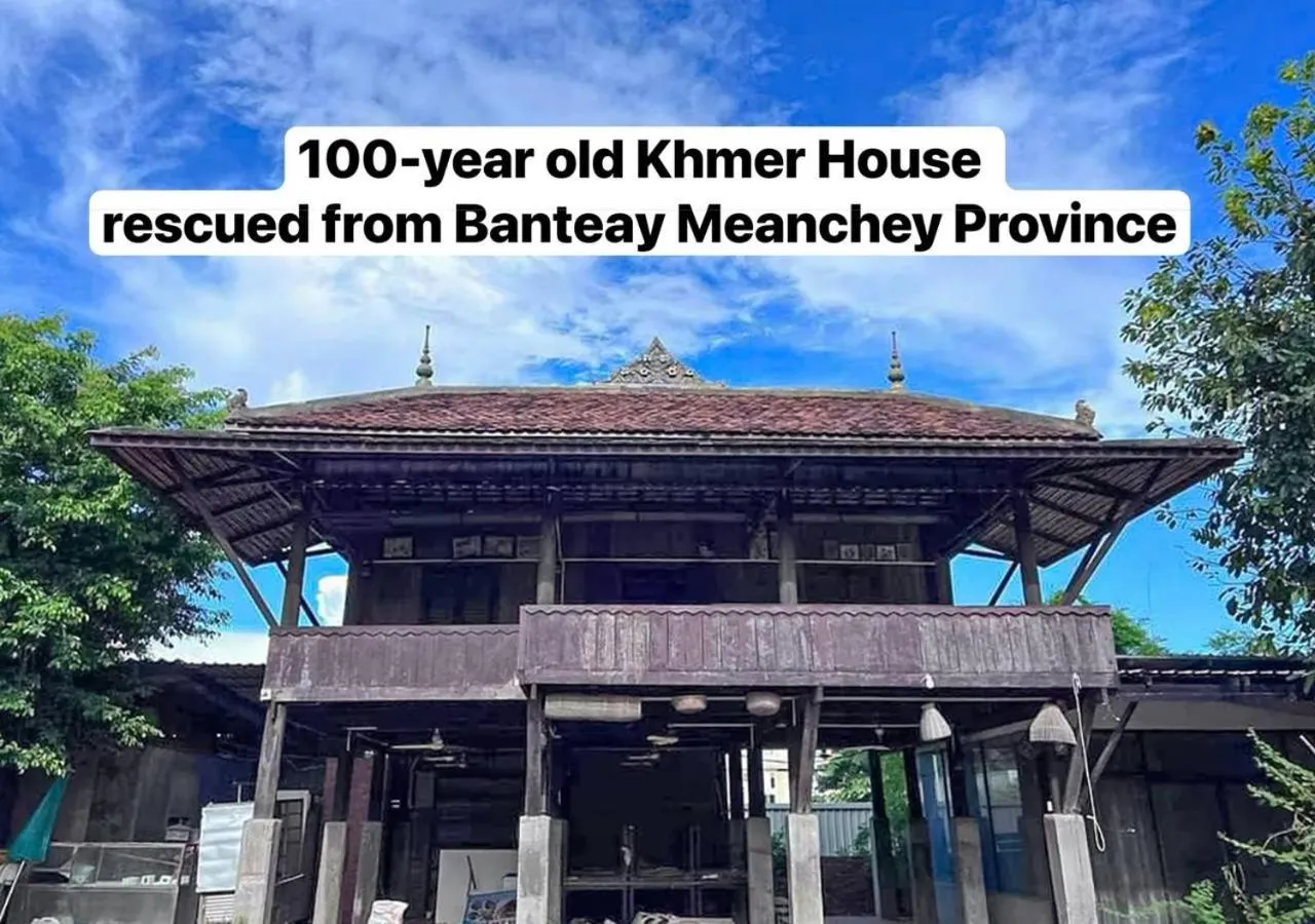 Property building in Dontrei Villa Angkor