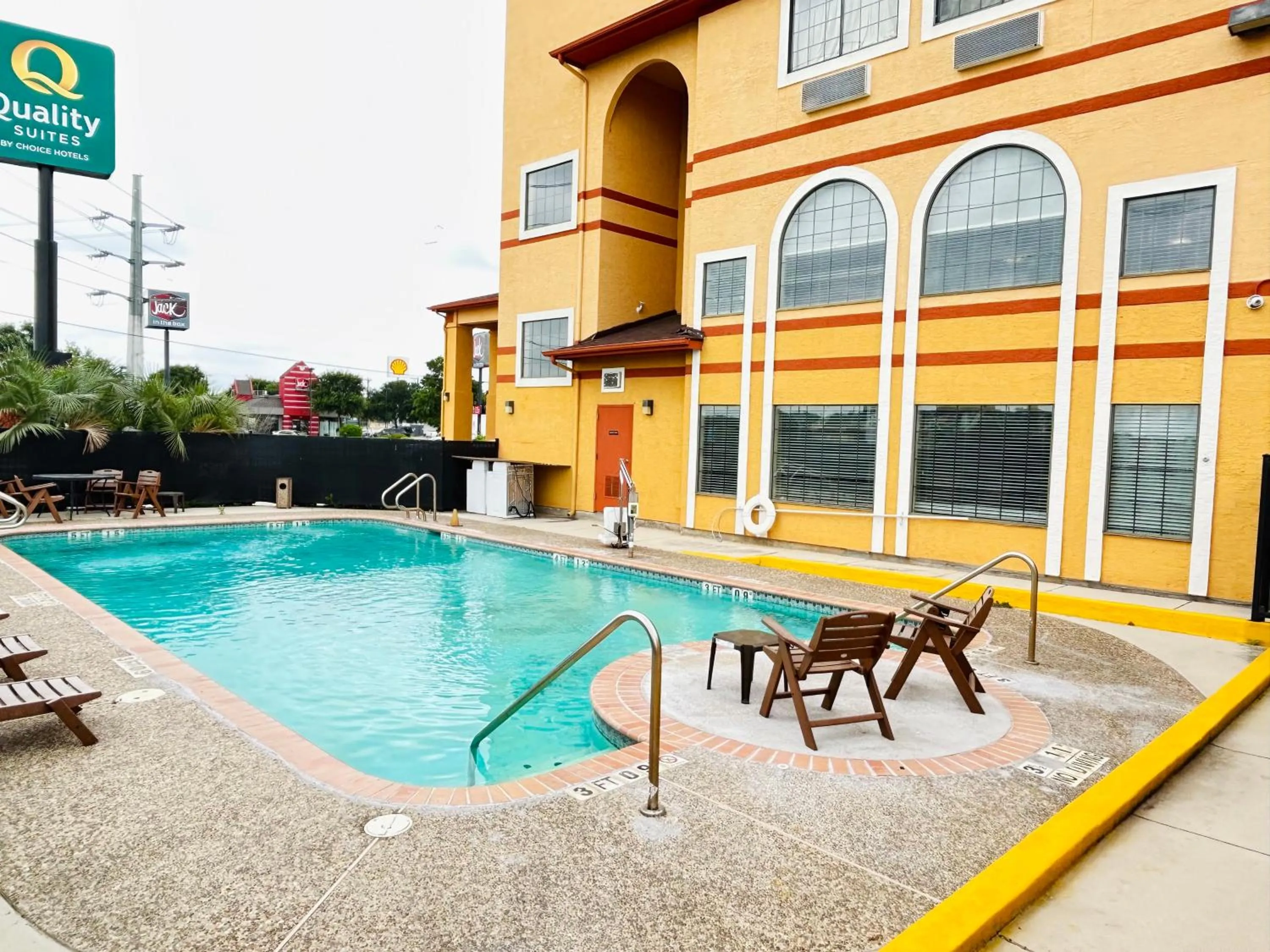 Pool view in Quality Suites San Antonio Brooks City Base