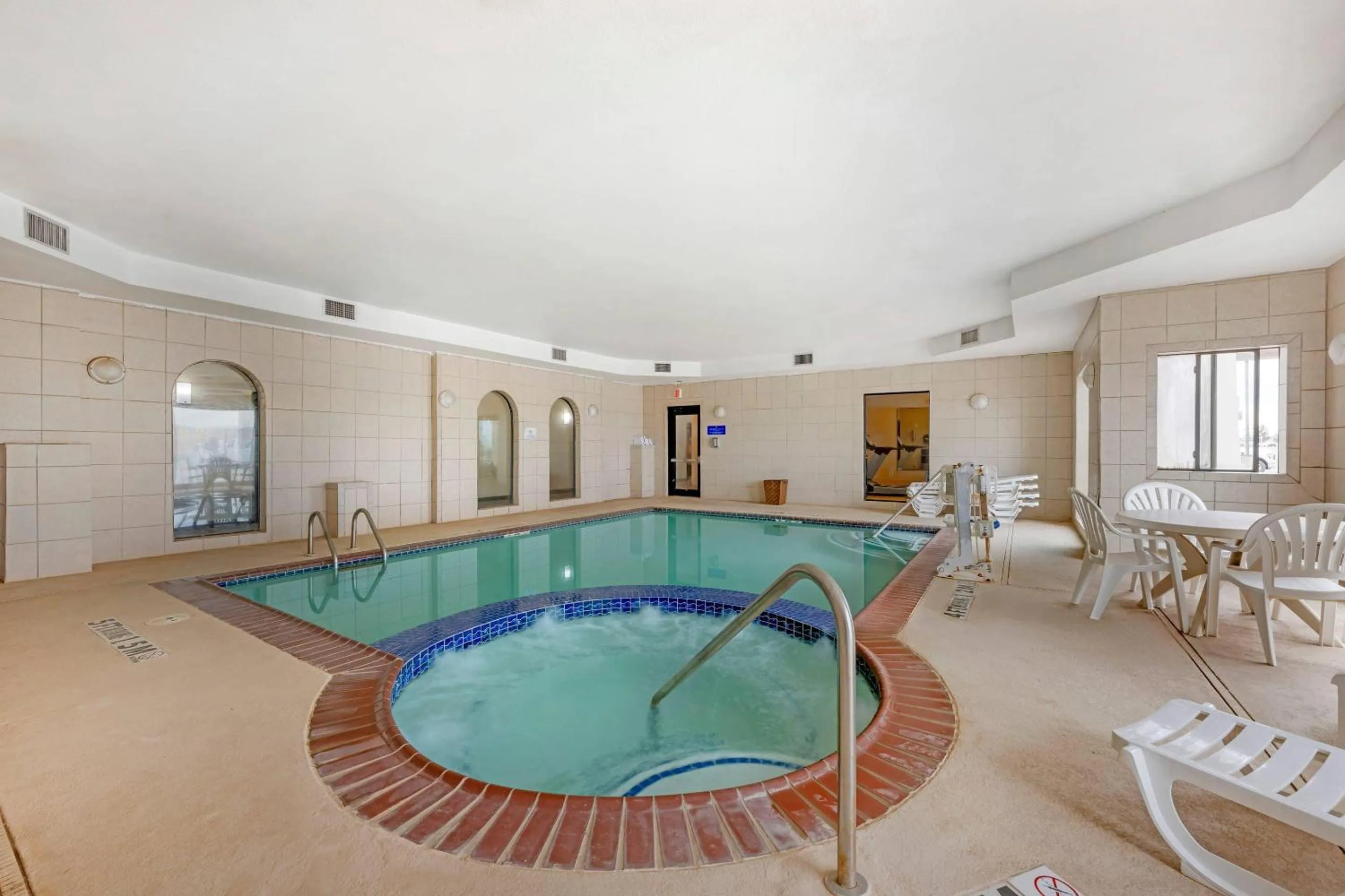 Swimming pool in Comfort Inn I-20 Midland Stanton