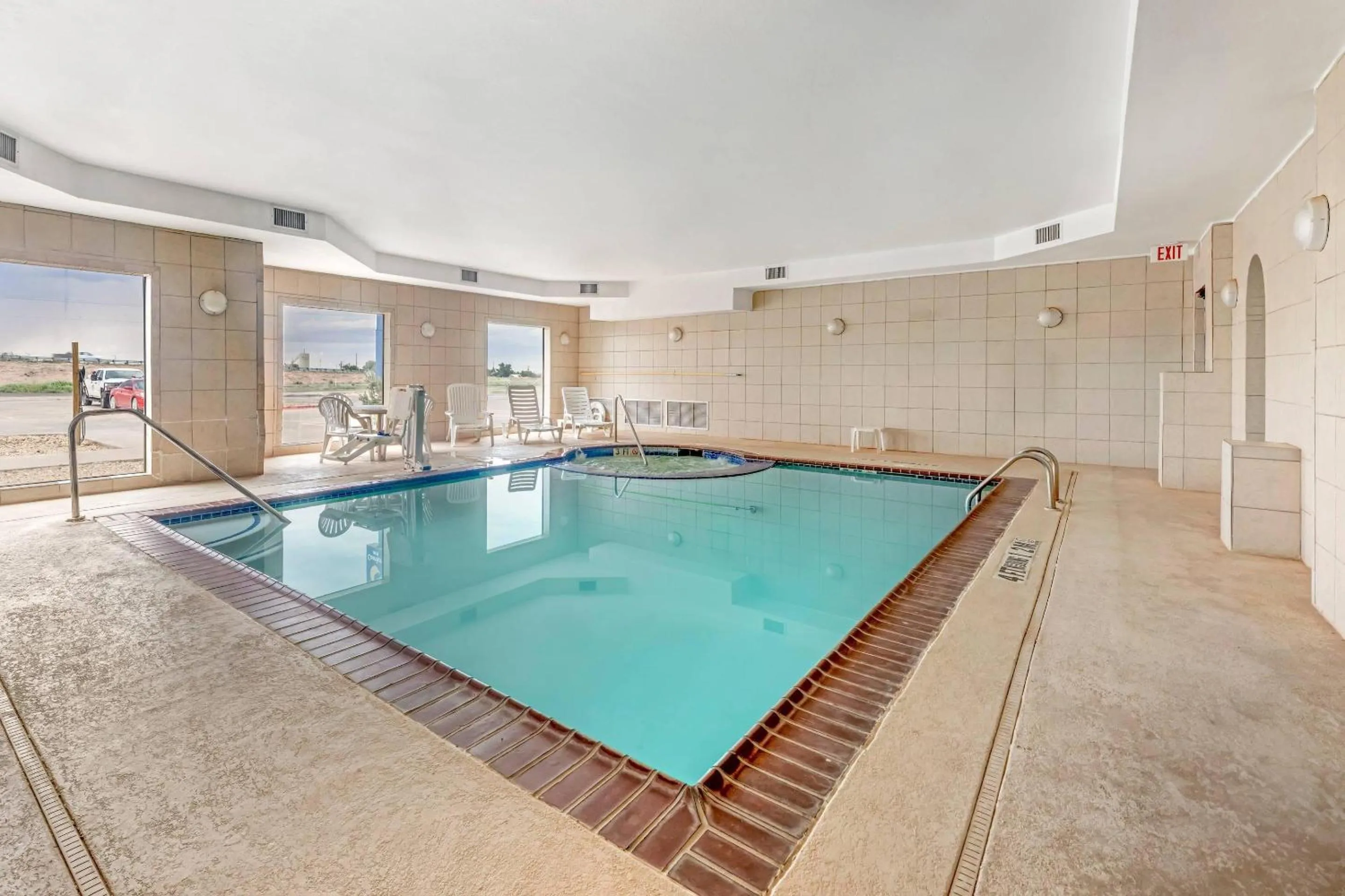 Swimming pool in Comfort Inn I-20 Midland Stanton