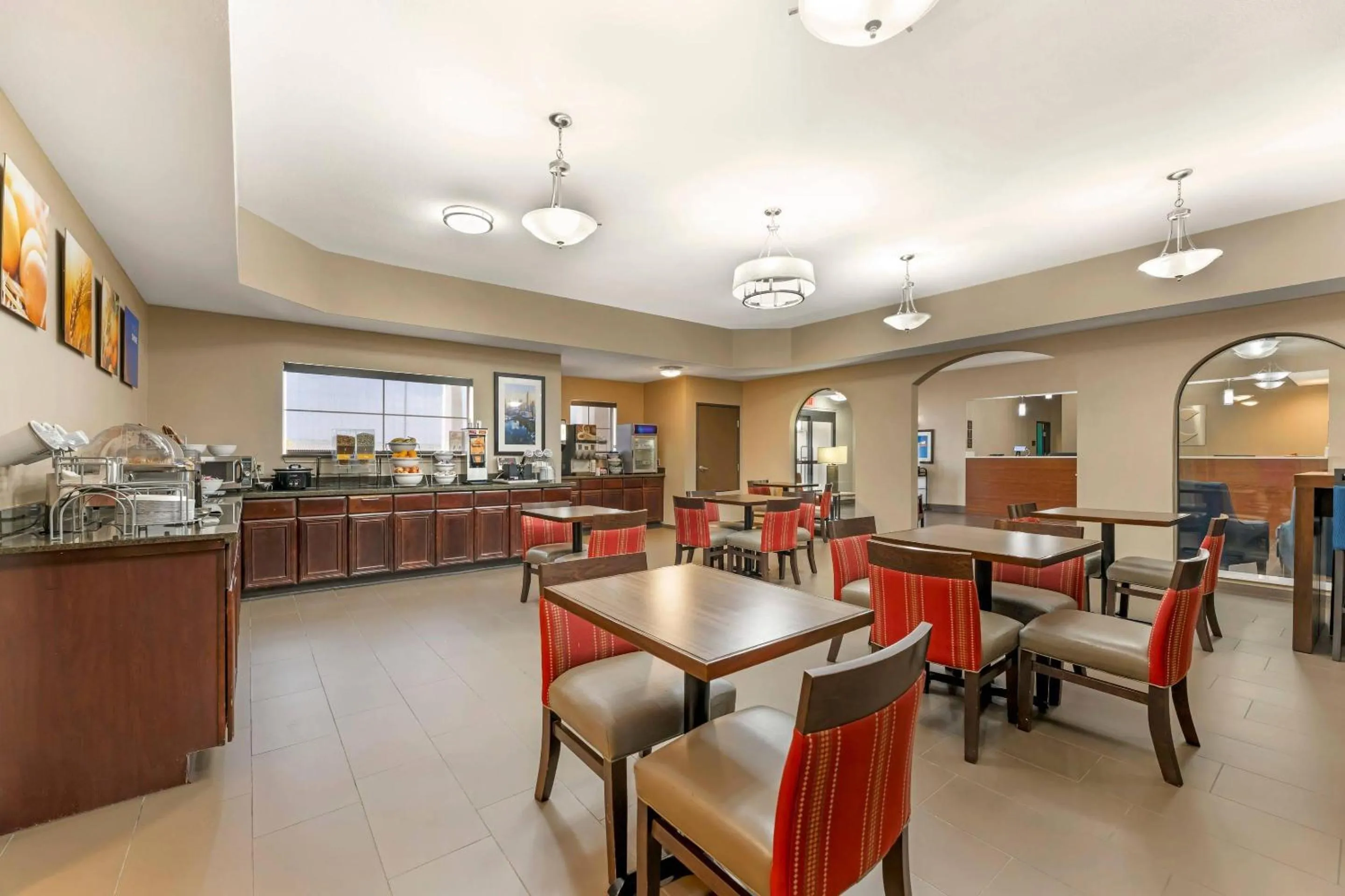 Breakfast in Comfort Inn I-20 Midland Stanton