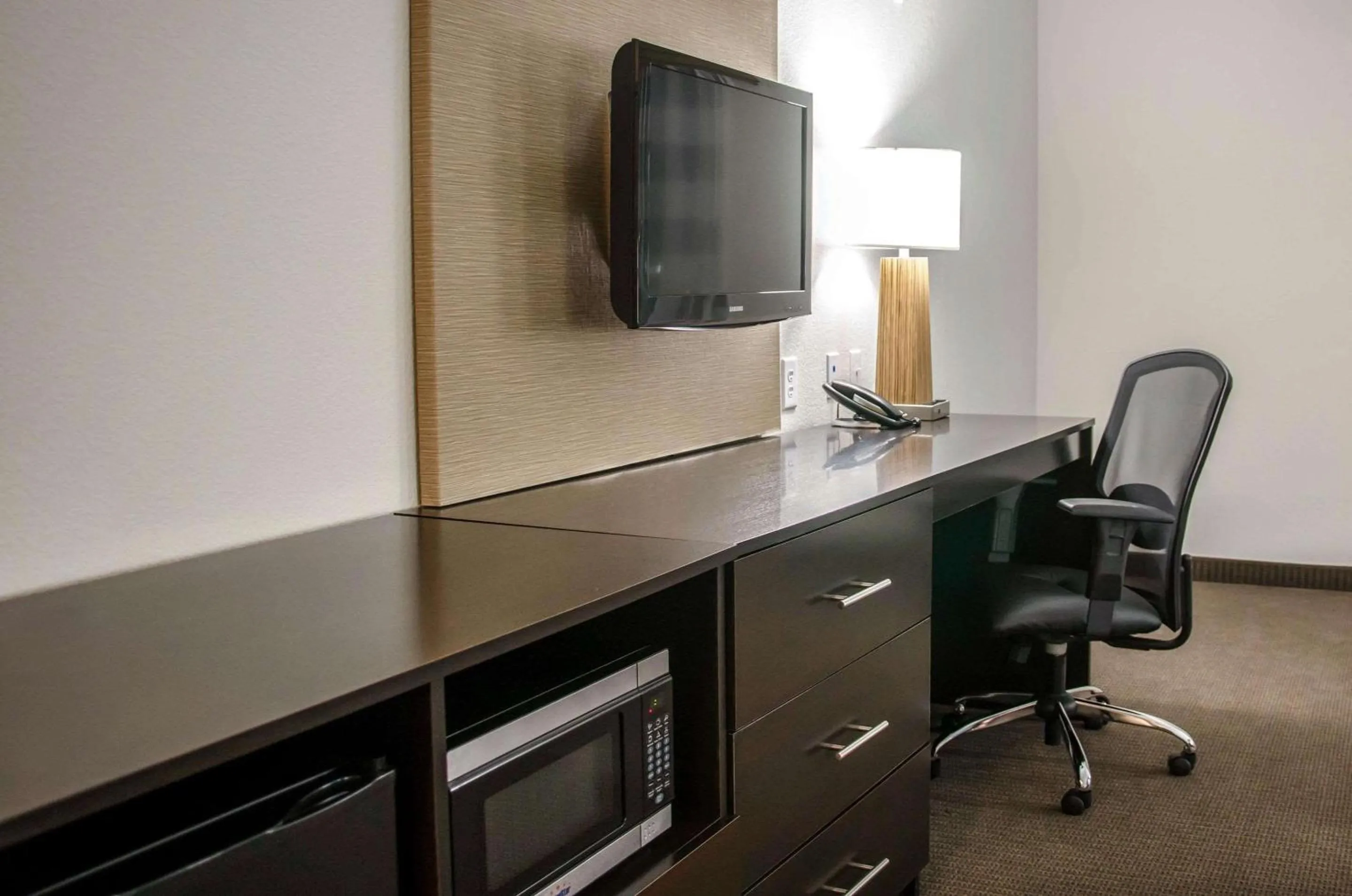 Photo of the whole room in Sleep Inn & Suites Center