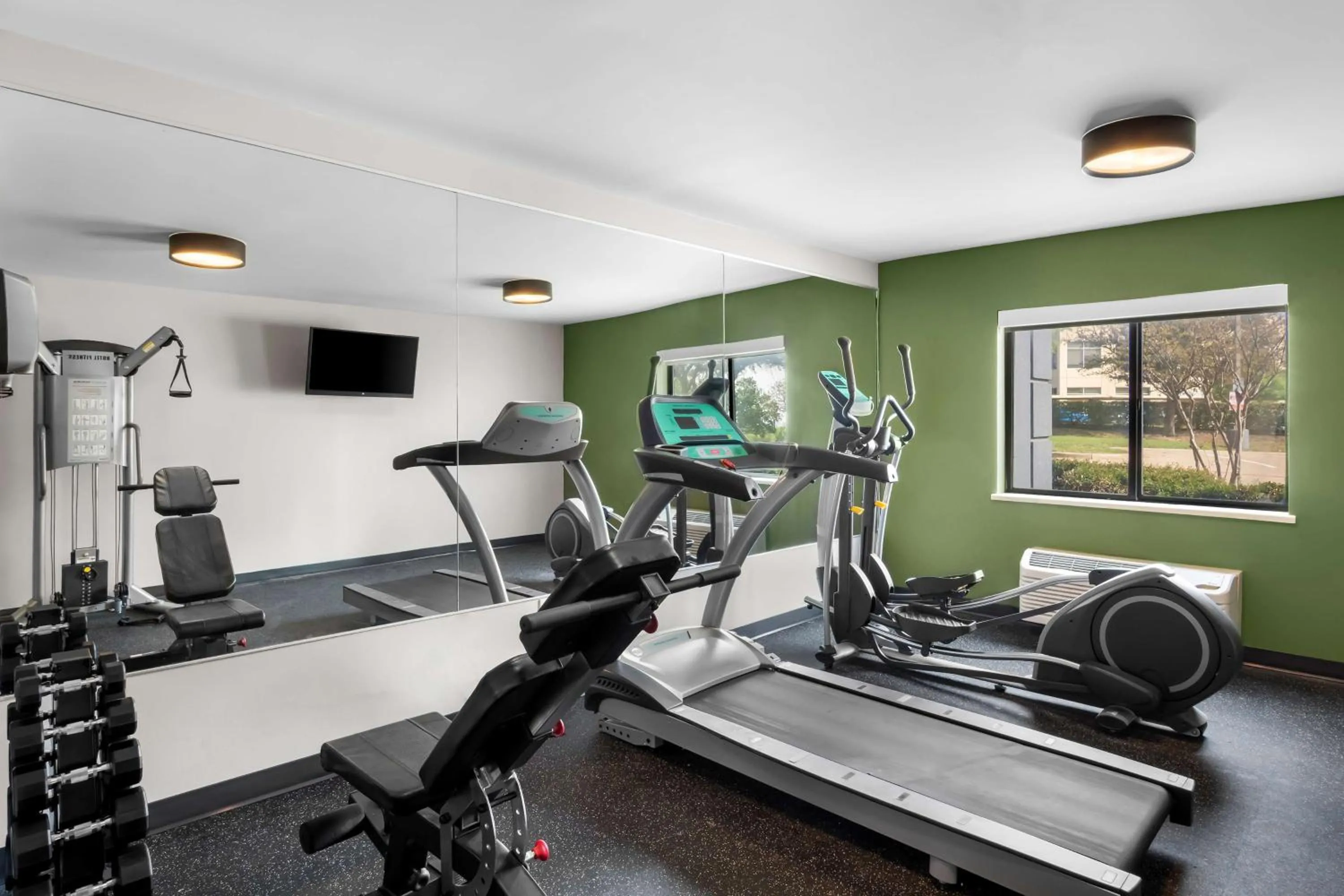 Fitness centre/facilities in Spark By Hilton Grapevine DFW North