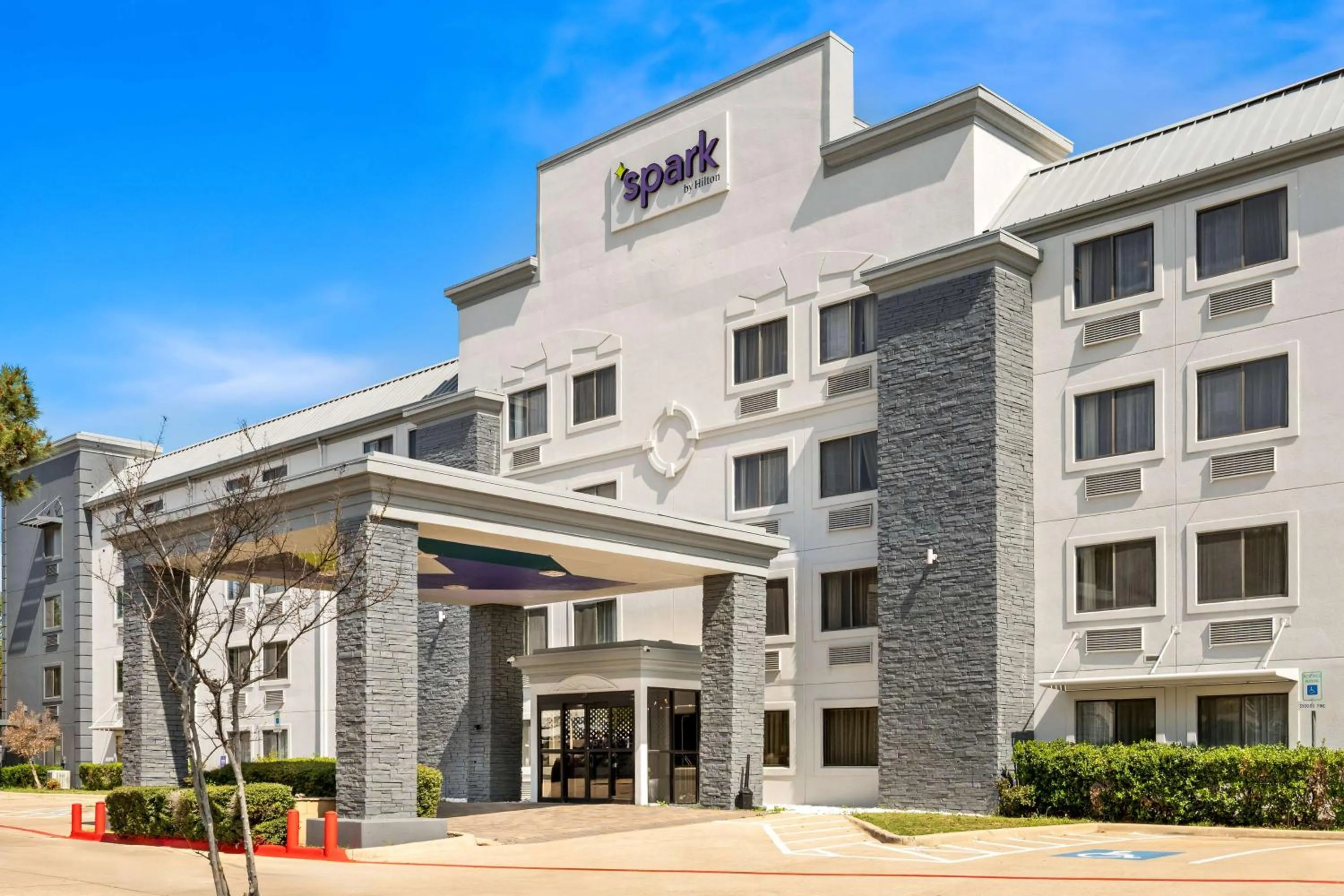 Property building in Spark By Hilton Grapevine DFW North