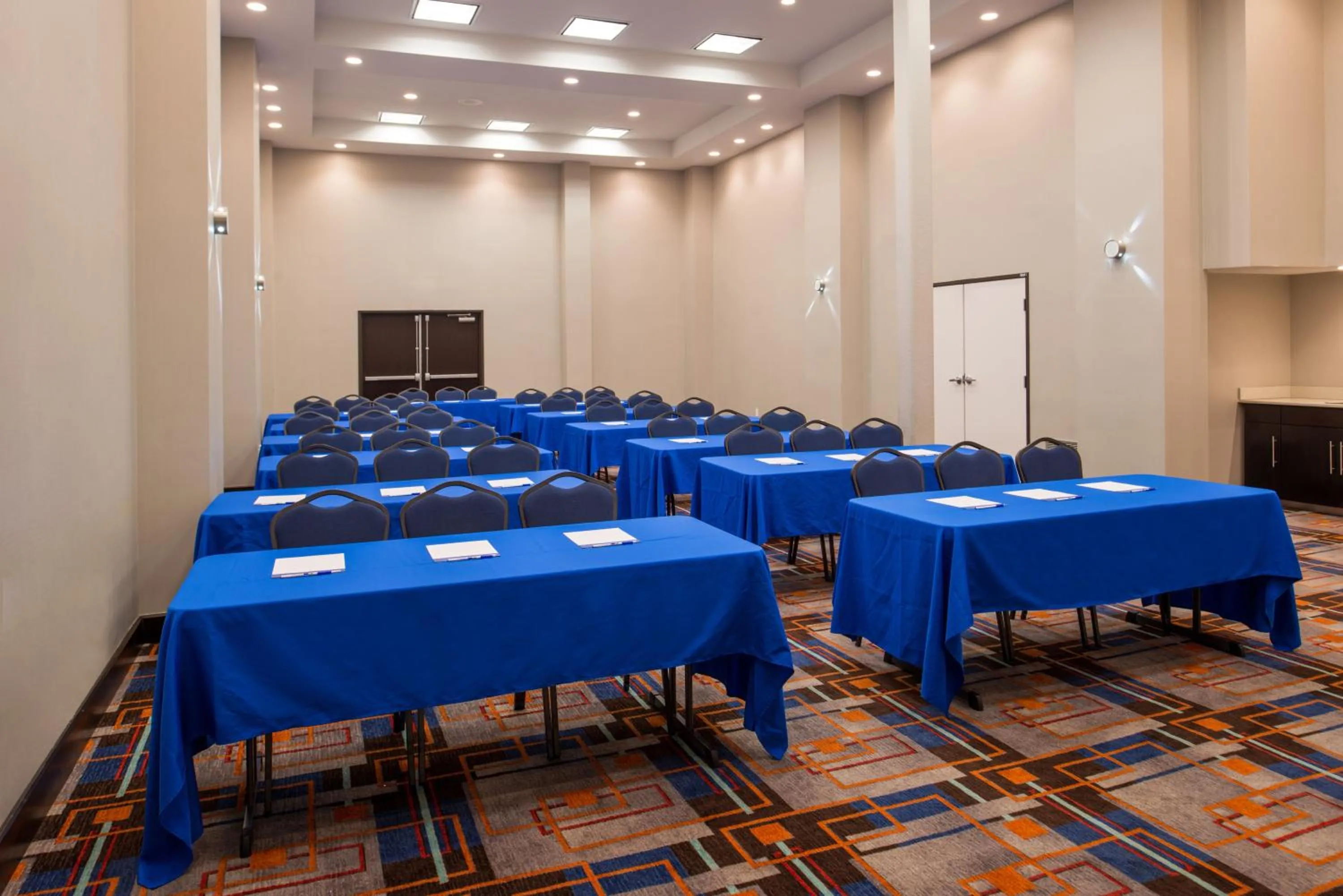 Meeting/conference room in Holiday Inn Express & Suites San Antonio Medical - Six Flags by IHG