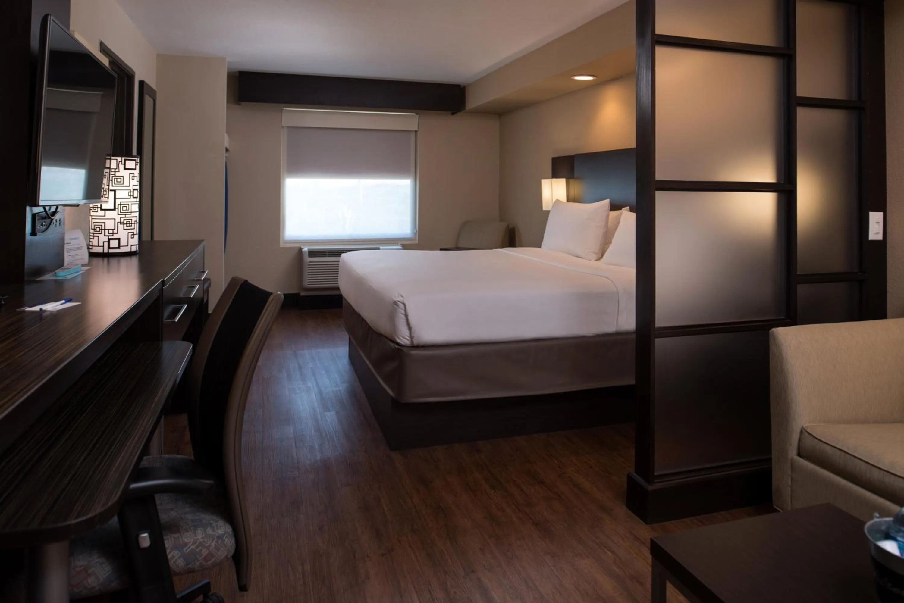 Photo of the whole room, Bed in Holiday Inn Express & Suites San Antonio Medical - Six Flags by IHG