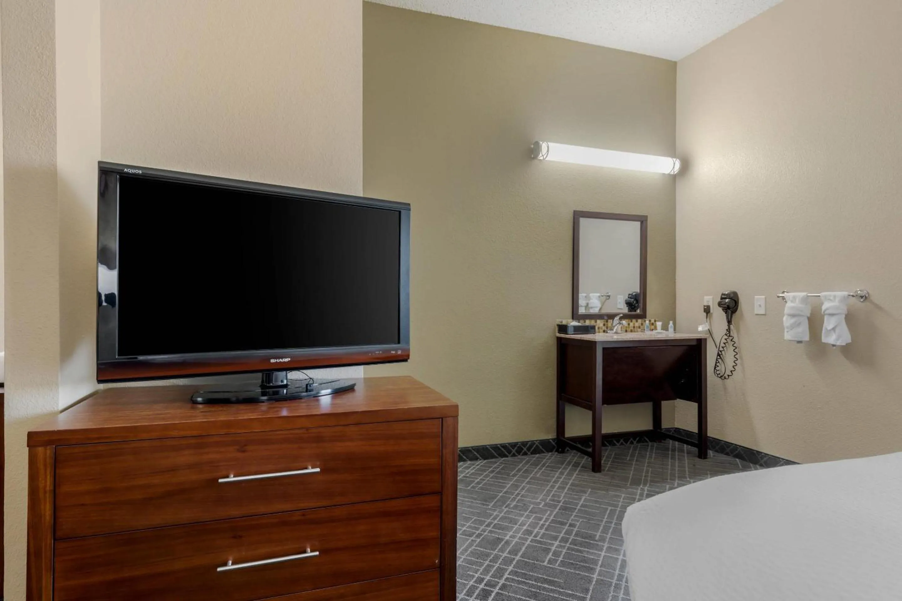 Bedroom, Bed in Comfort Suites Waco North - Near University Area