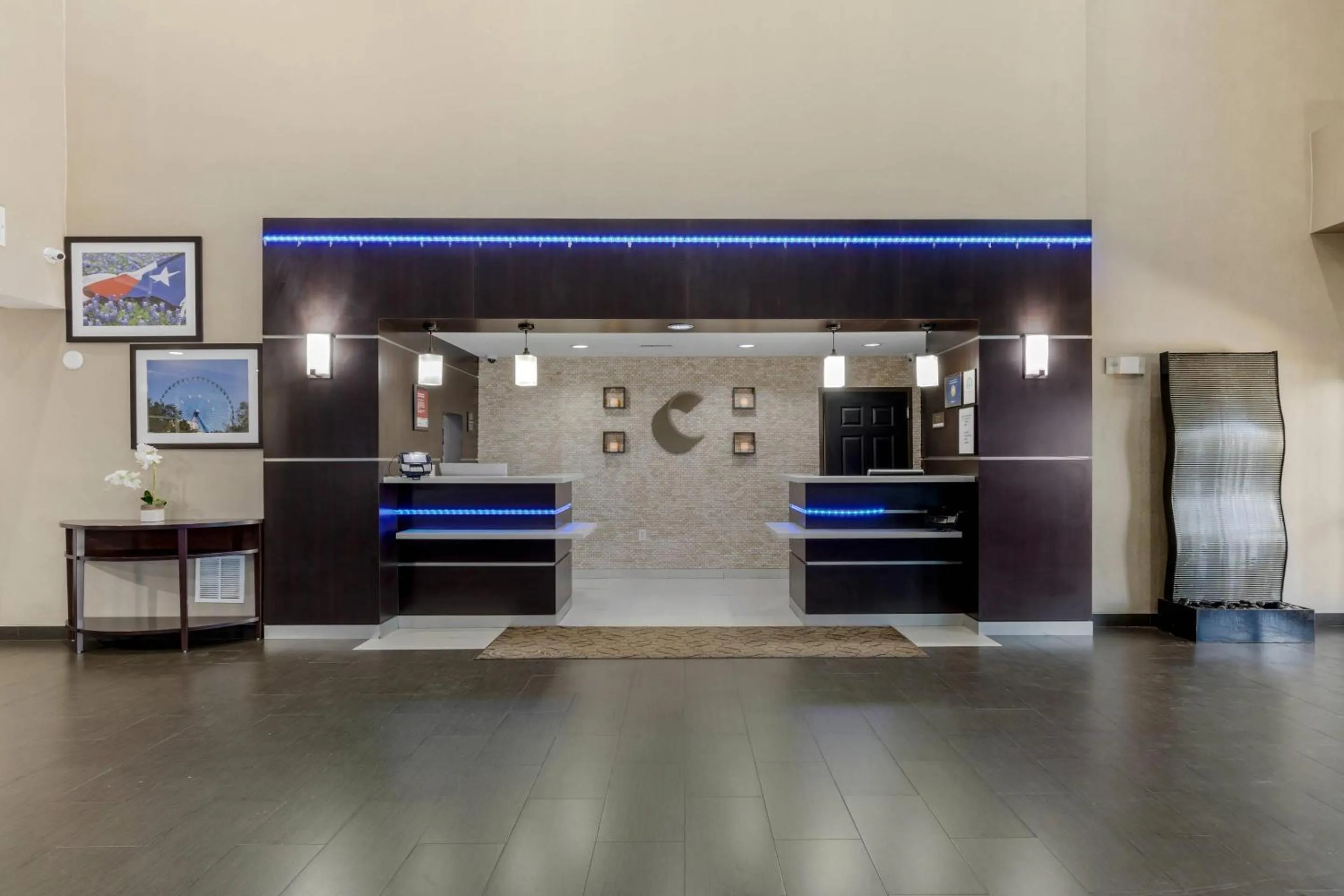 Lobby or reception in Comfort Suites Waco North - Near University Area