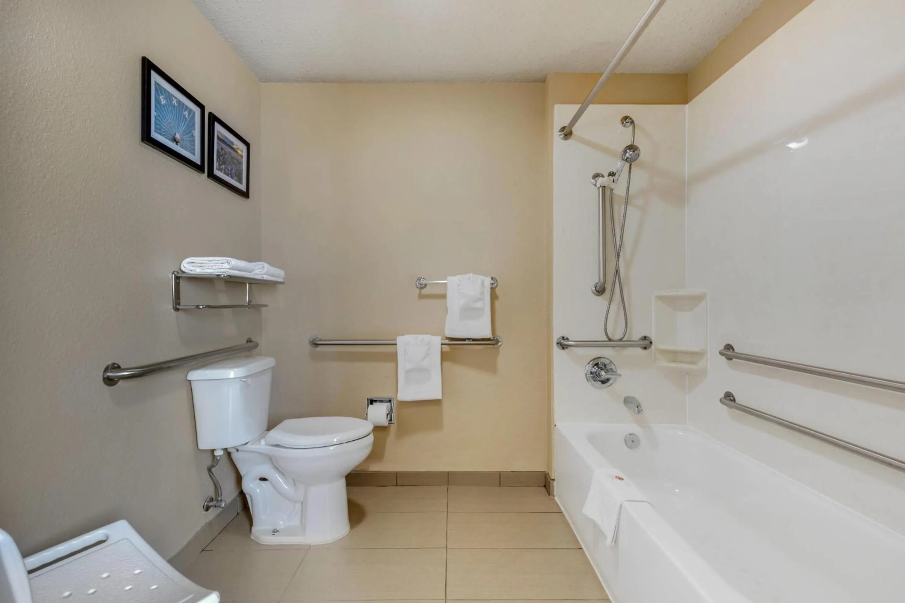 Bedroom in Comfort Suites Waco North - Near University Area