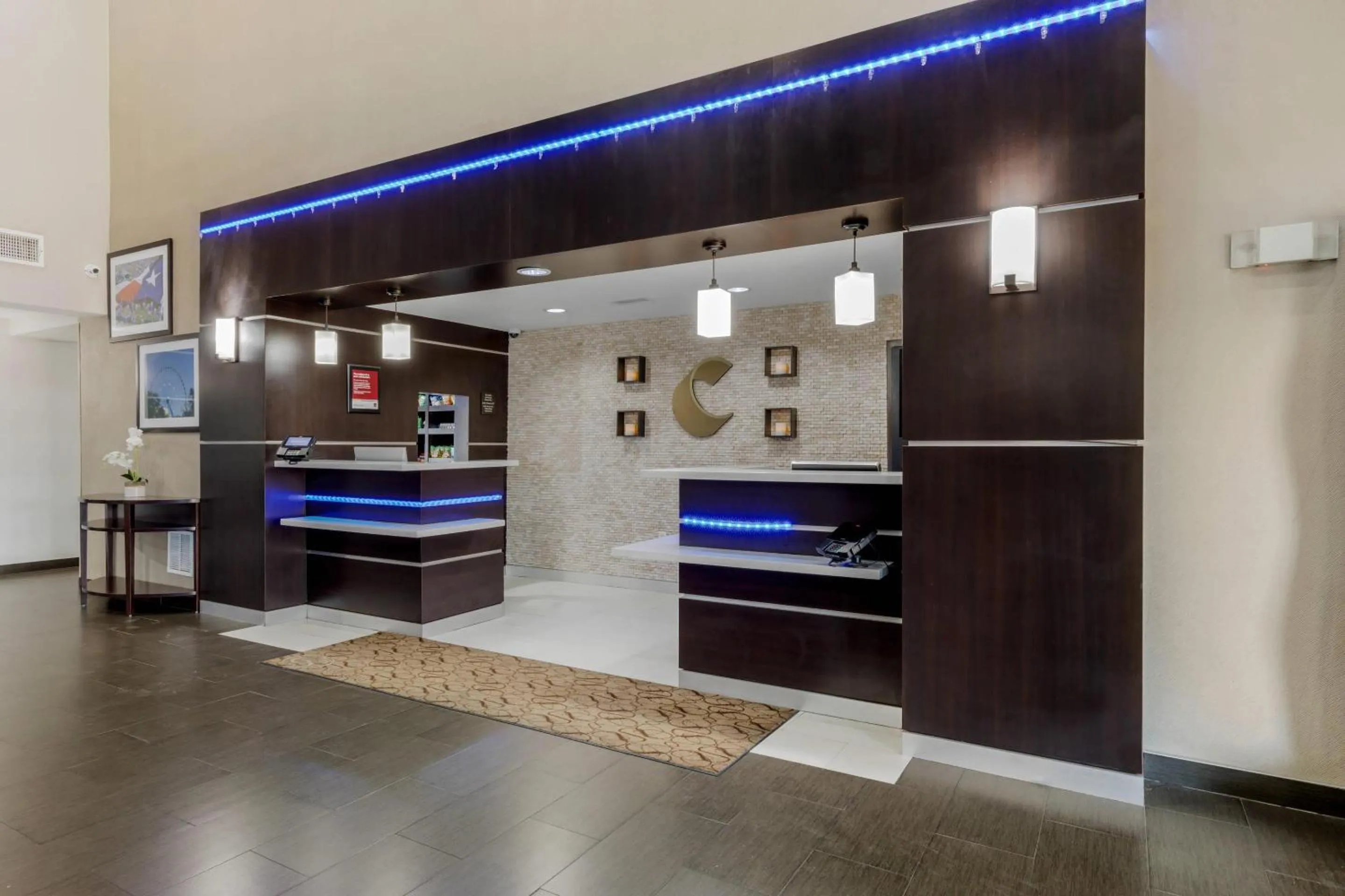 Lobby or reception in Comfort Suites Waco North - Near University Area