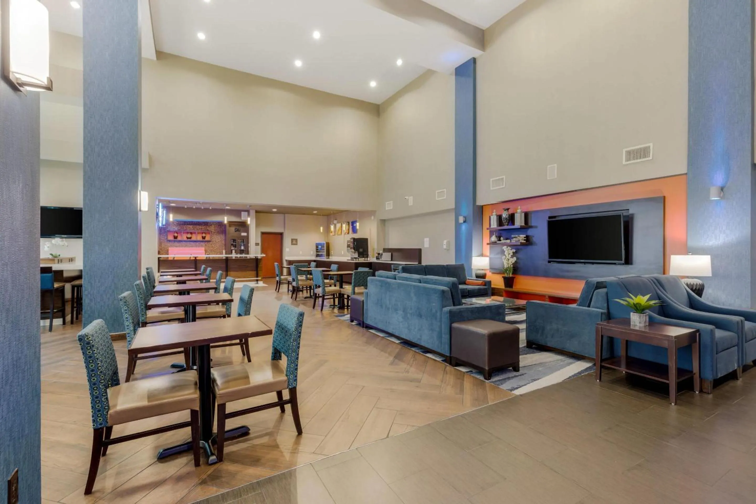 Lobby or reception in Comfort Suites Waco North - Near University Area