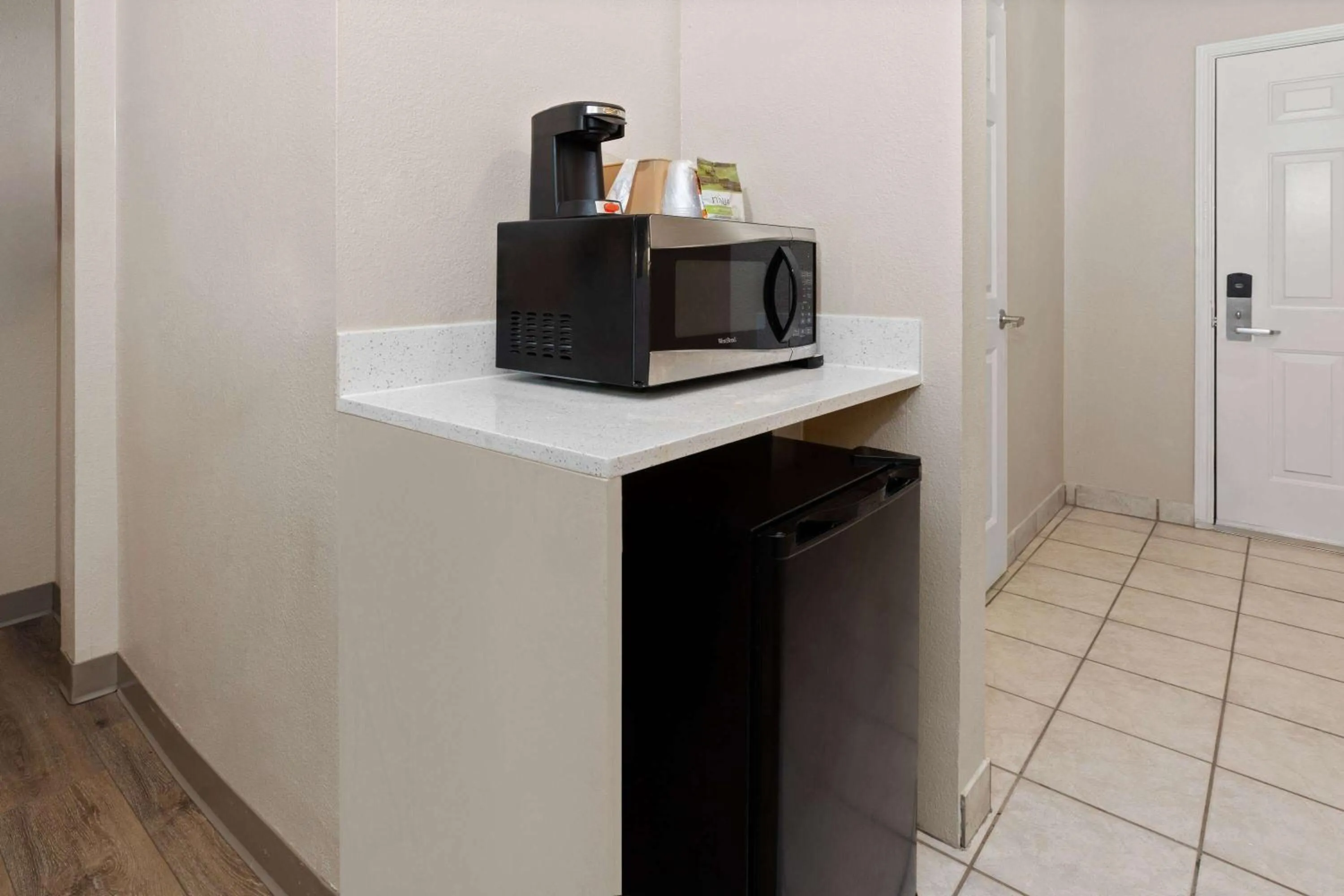 Photo of the whole room in Baymont by Wyndham Houston Brookhollow