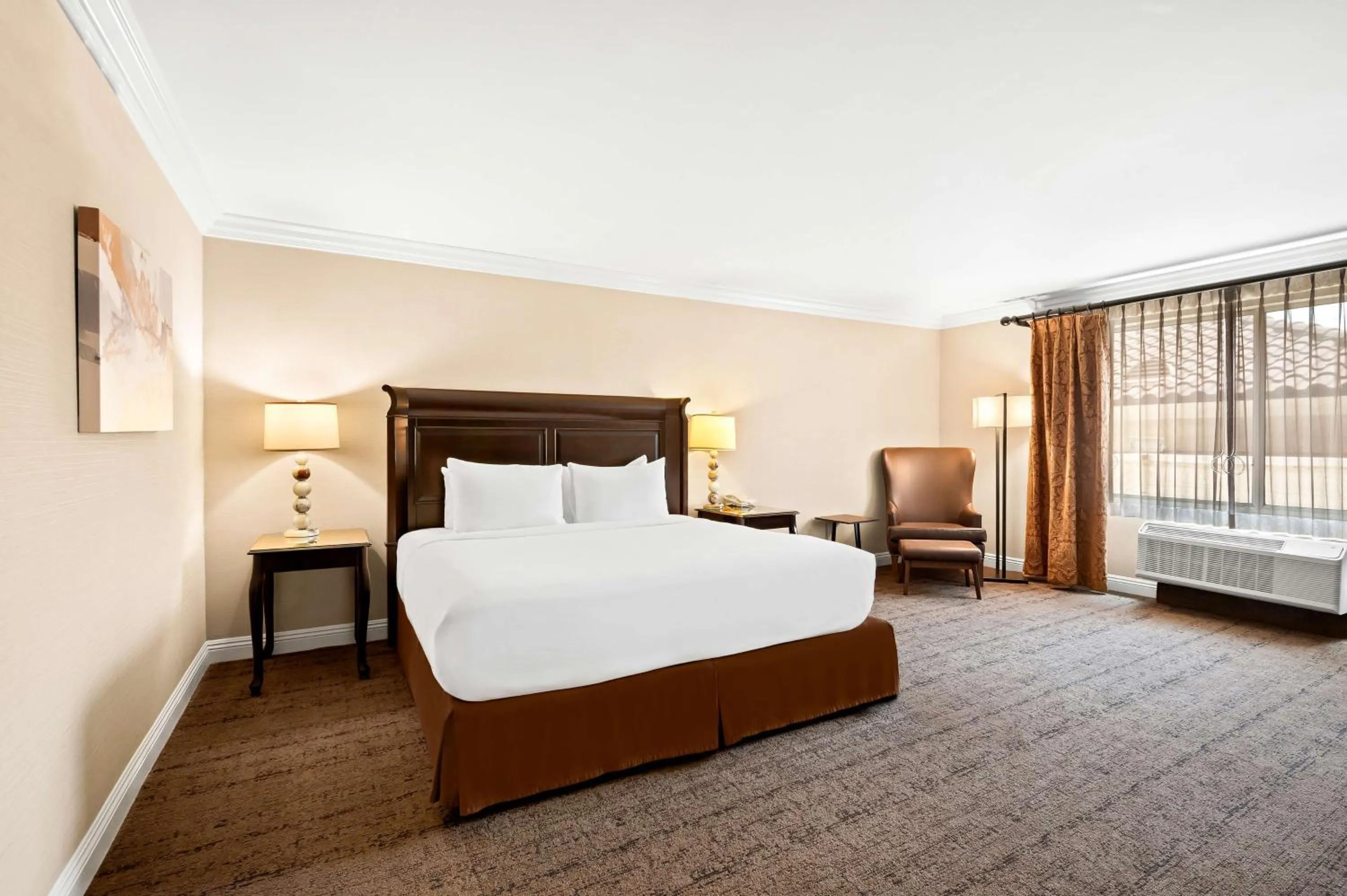 Bedroom, Bed in Best Western Ontario Mills Mall