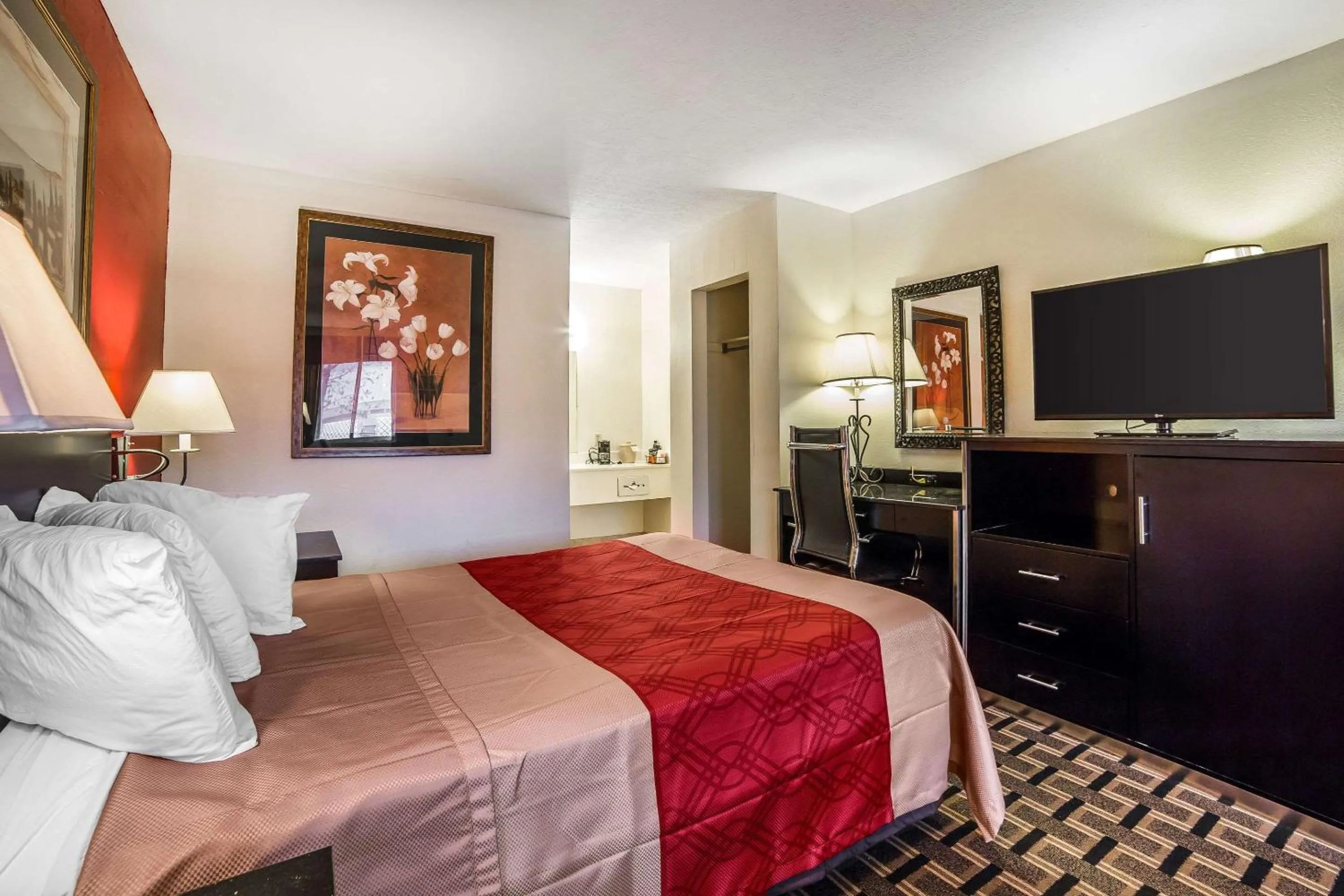 Photo of the whole room in Econo Lodge Downtown