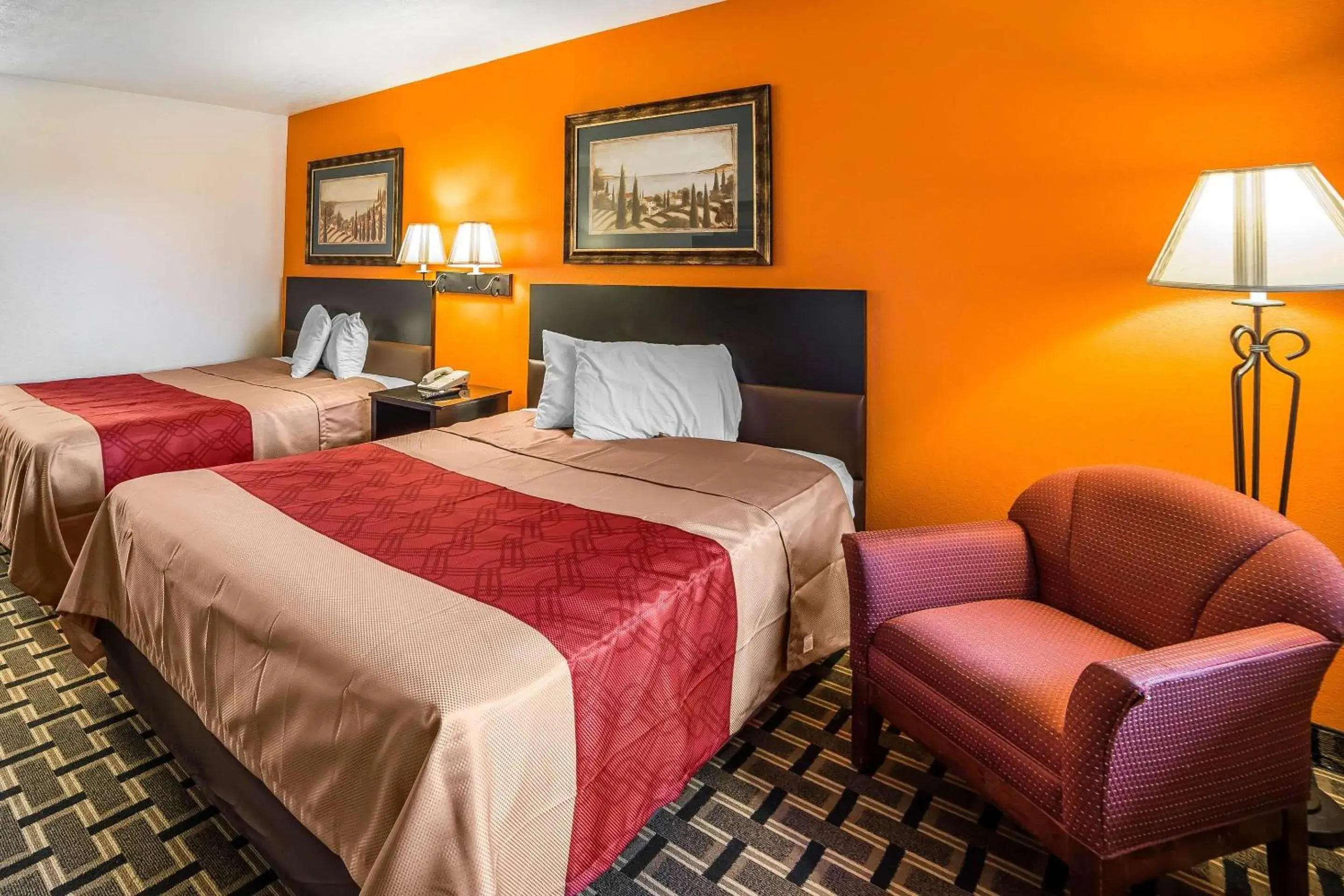 Queen Room with Two Queen Beds - Non-Smoking in Econo Lodge Downtown Queen Room with Two Queen Beds - Non-Smoking in Econo Lodge Downtown