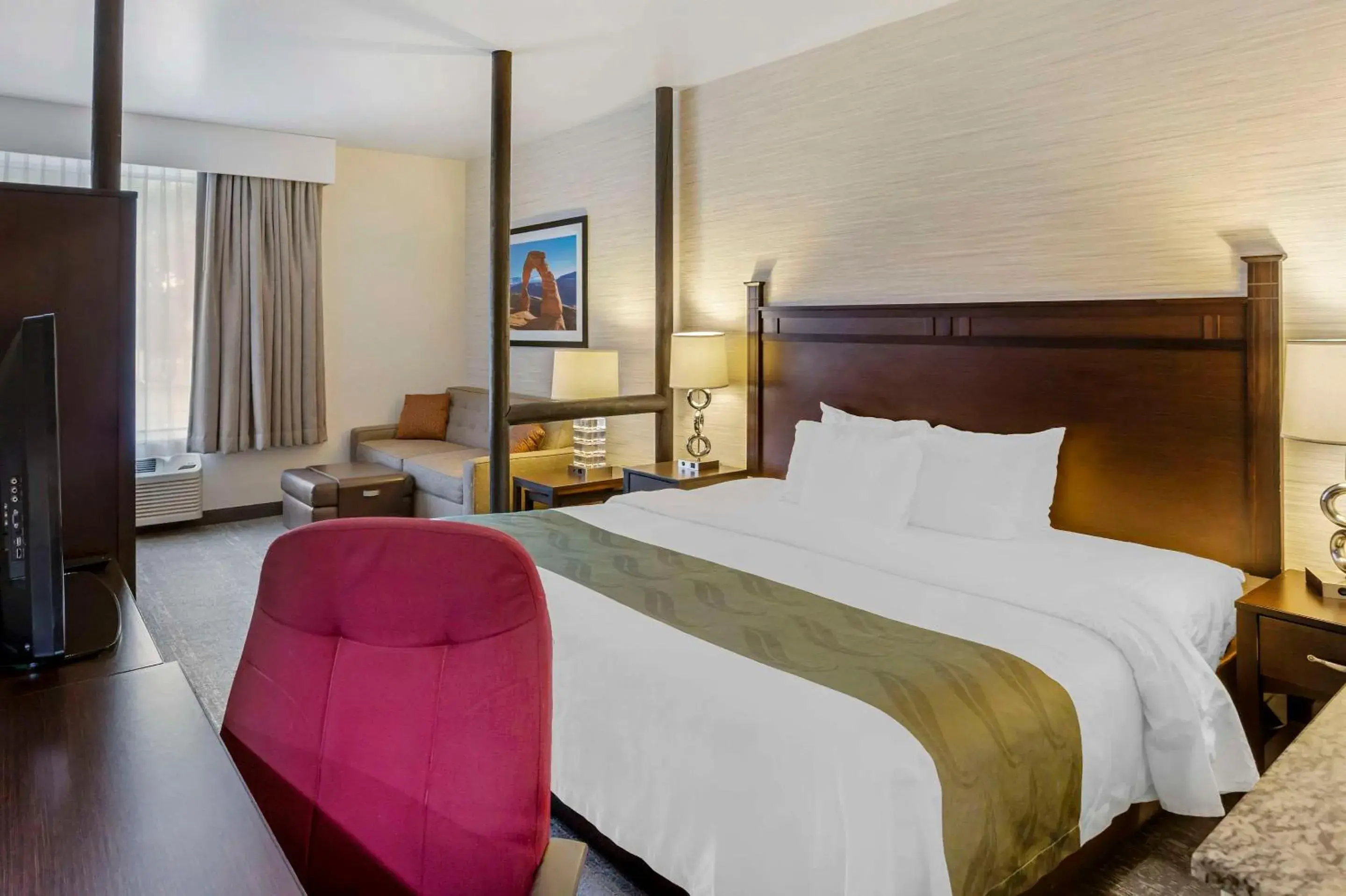 King Suite - Non-Smoking in Quality Suites Moab near Arches National Park King Suite - Non-Smoking in Quality Suites Moab near Arches National Park