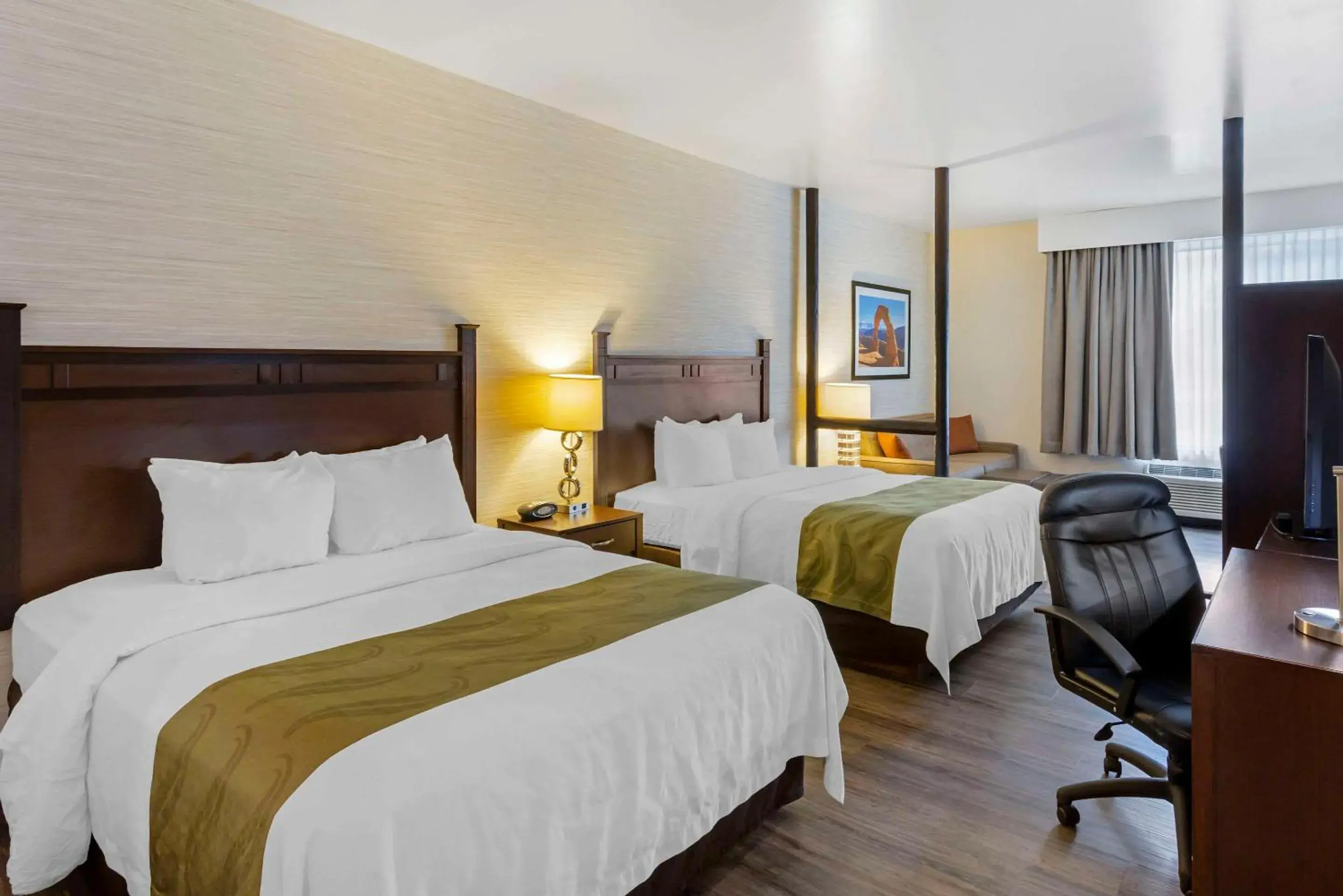 Queen Suite - Non-Smoking in Quality Suites Moab near Arches National Park Queen Suite - Non-Smoking in Quality Suites Moab near Arches National Park