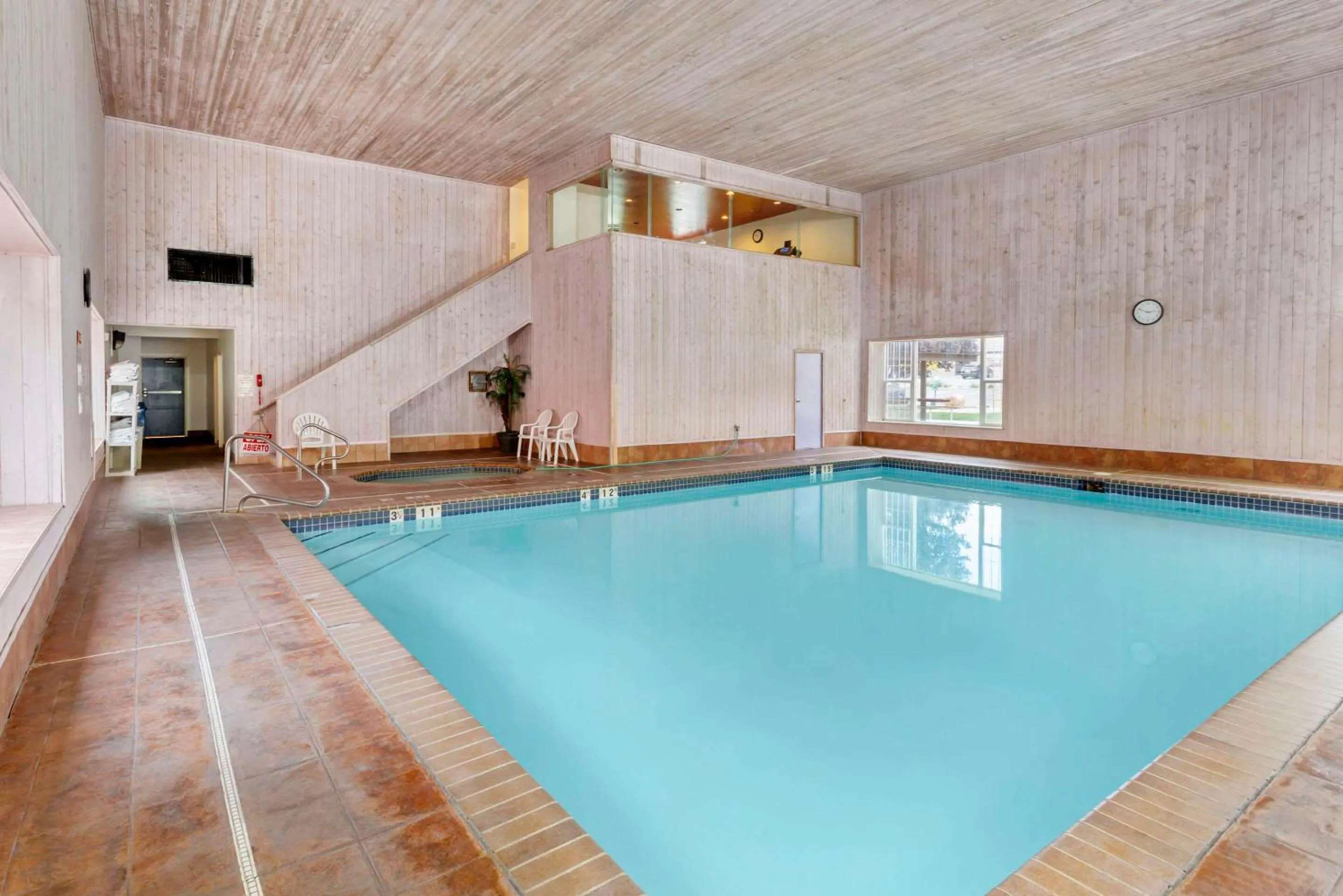 Swimming pool in Quality Suites Moab near Arches National Park