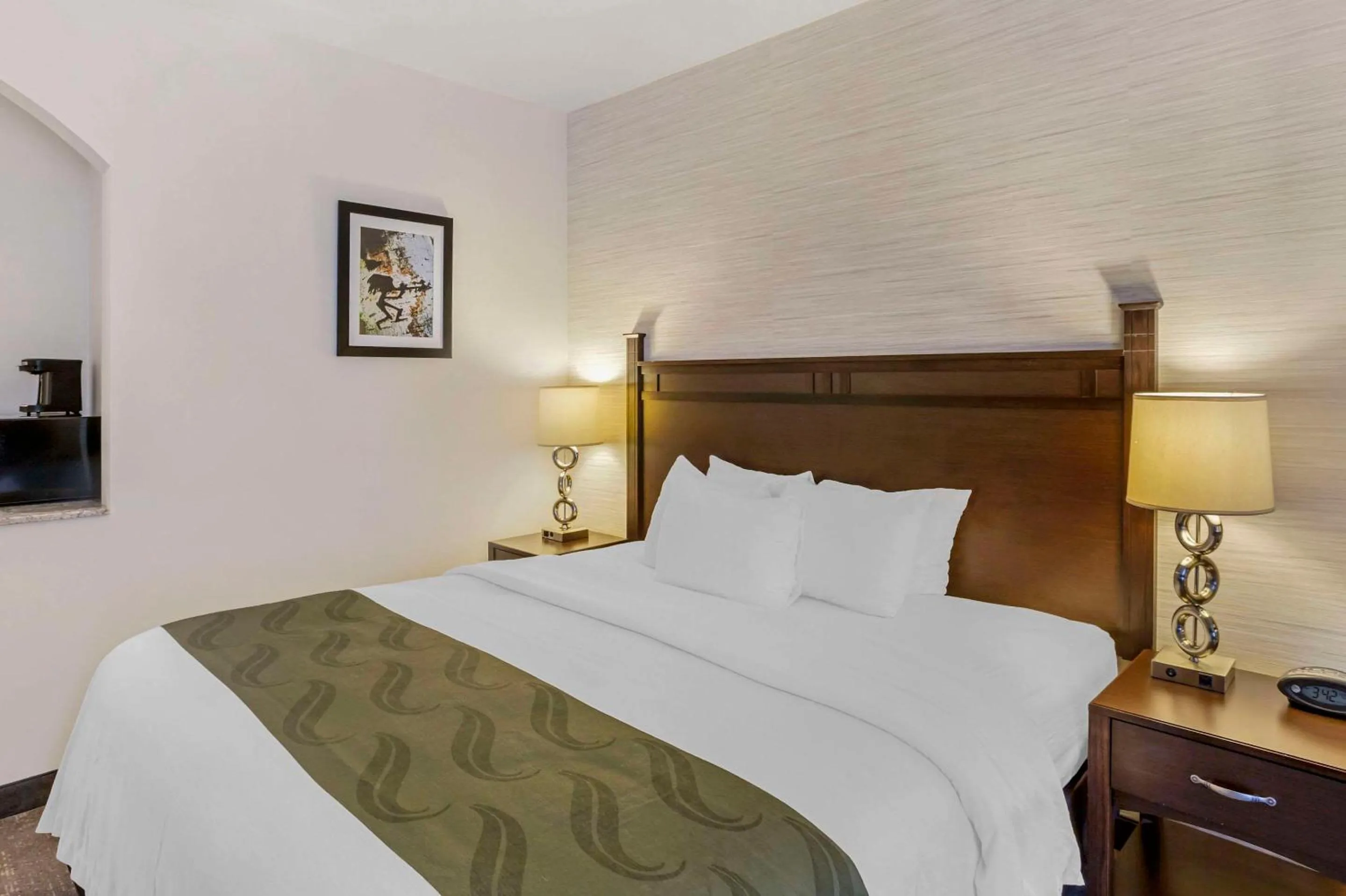 Bedroom, Bed in Quality Suites Moab near Arches National Park