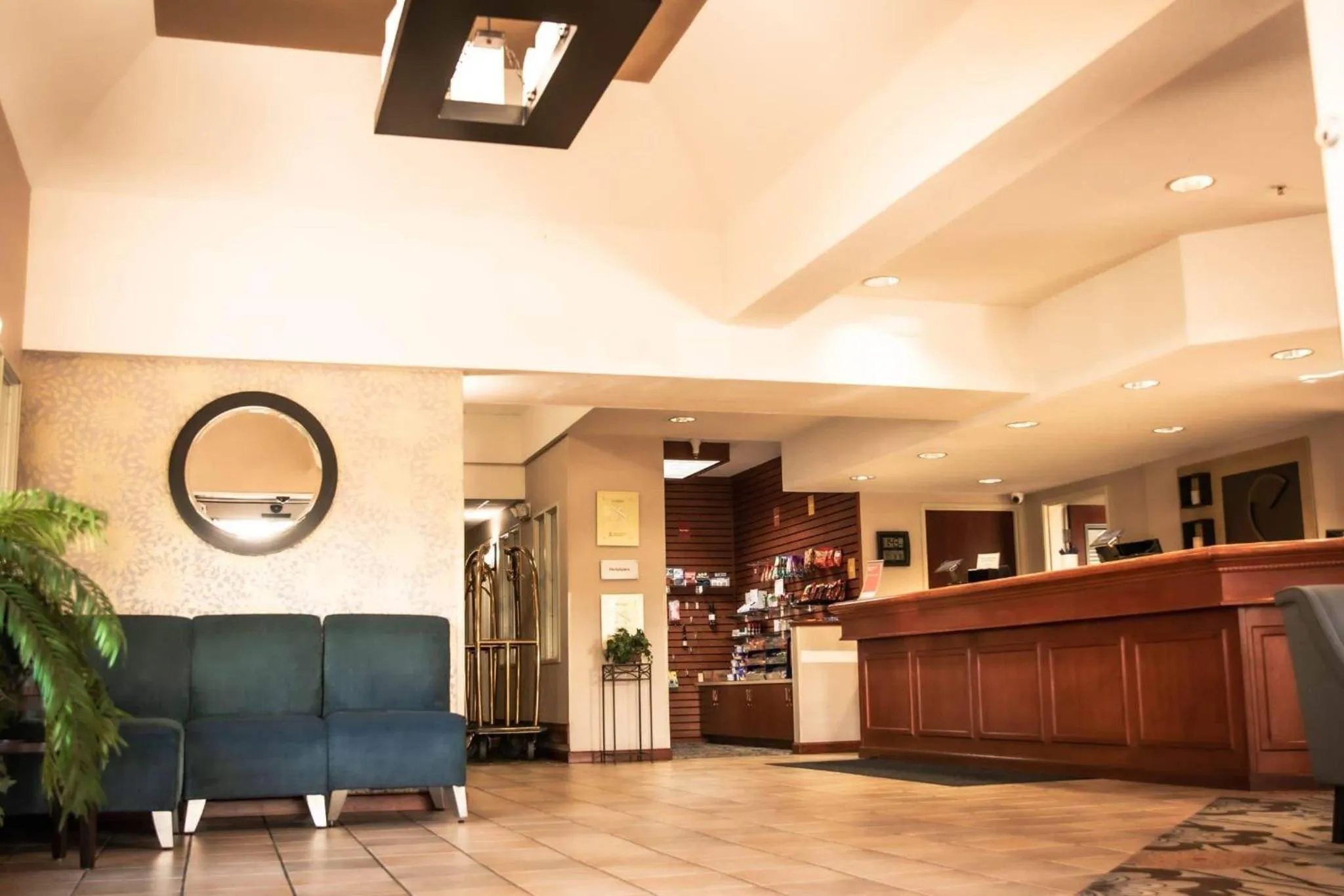 Lobby or reception in Comfort Suites Salt Lake City Airport