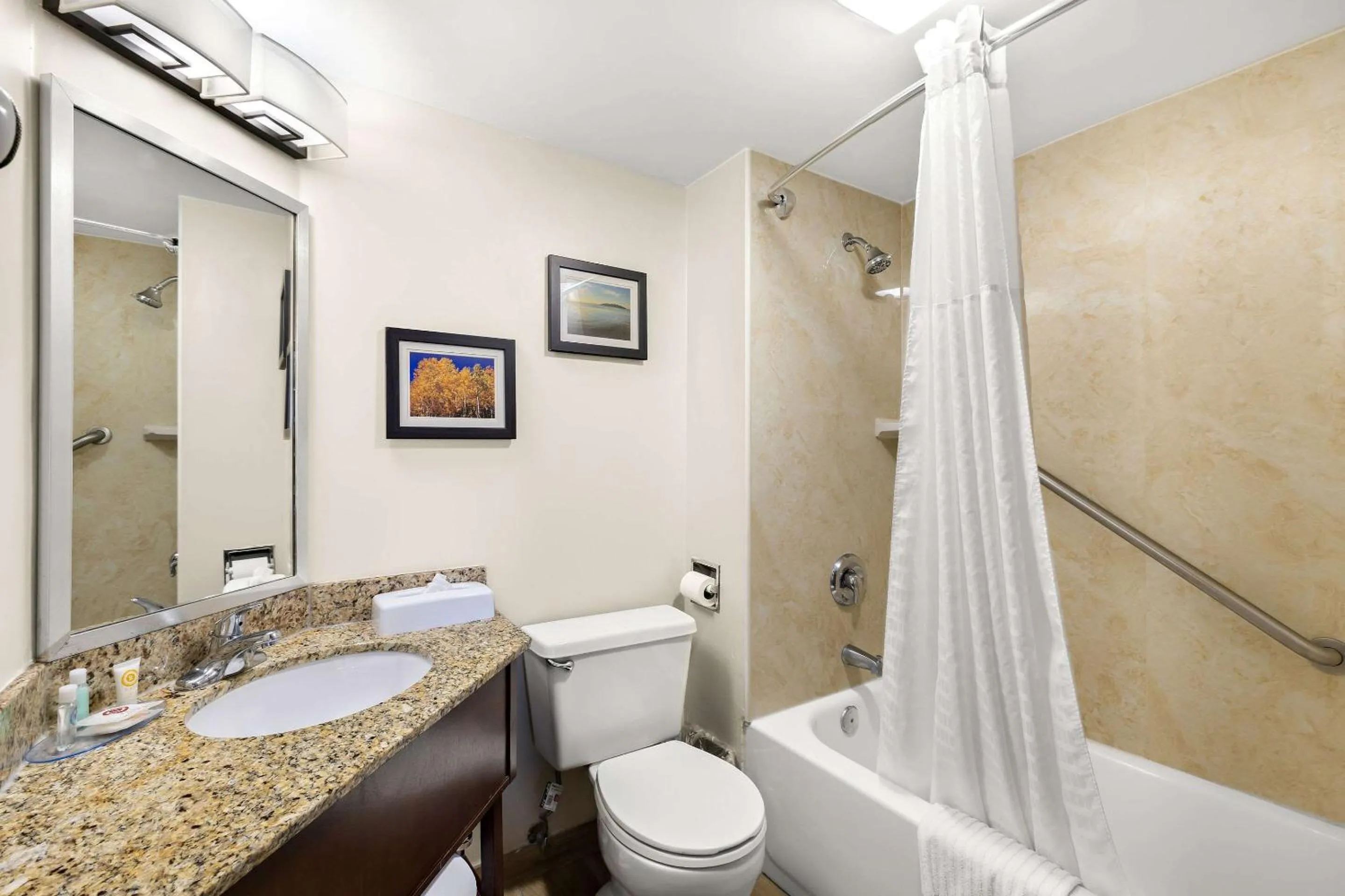 Bedroom in Comfort Inn Layton - Salt Lake City