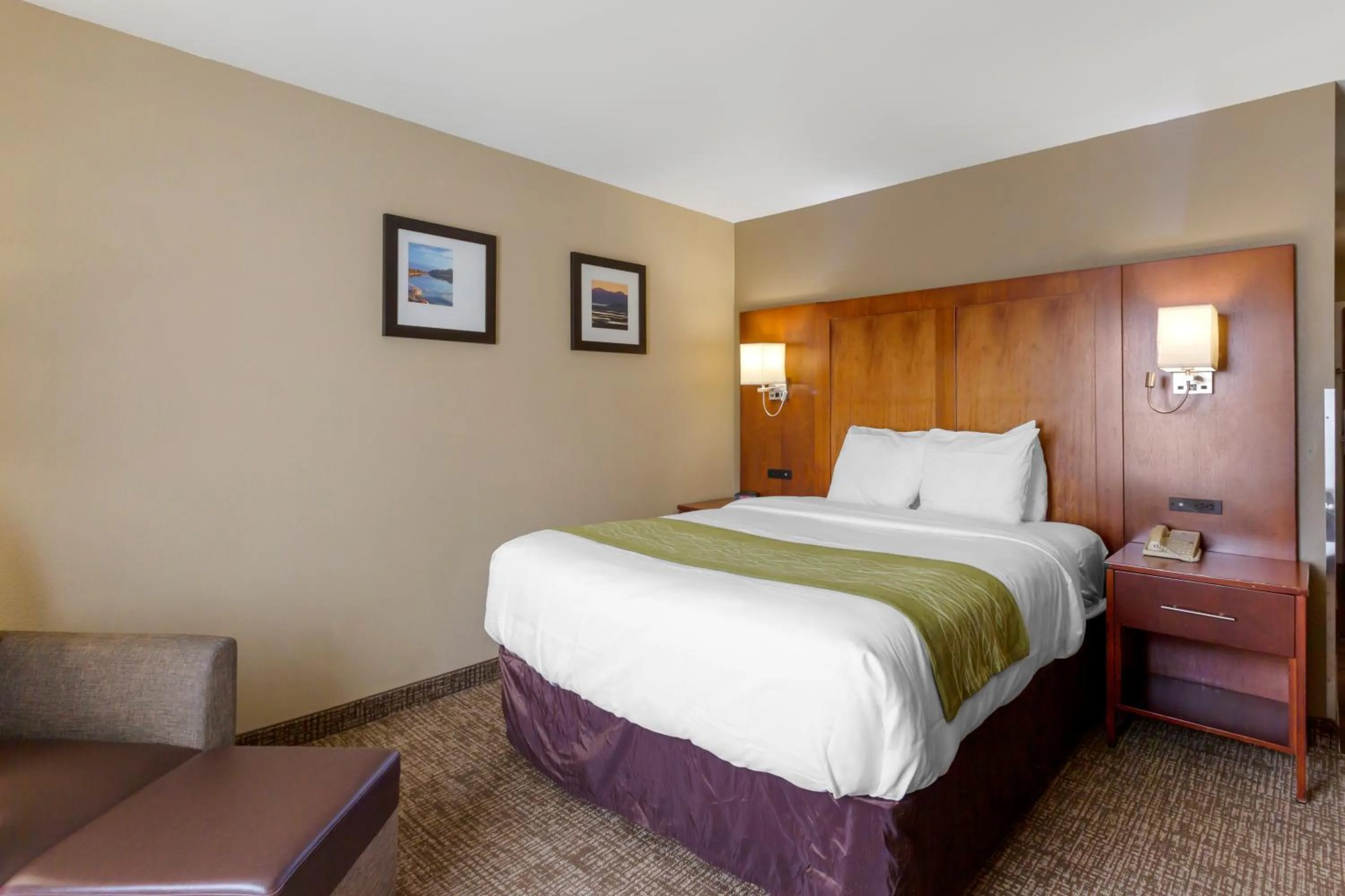 Photo of the whole room, Bed in Comfort Inn & Suites Woods Cross - Salt Lake City North