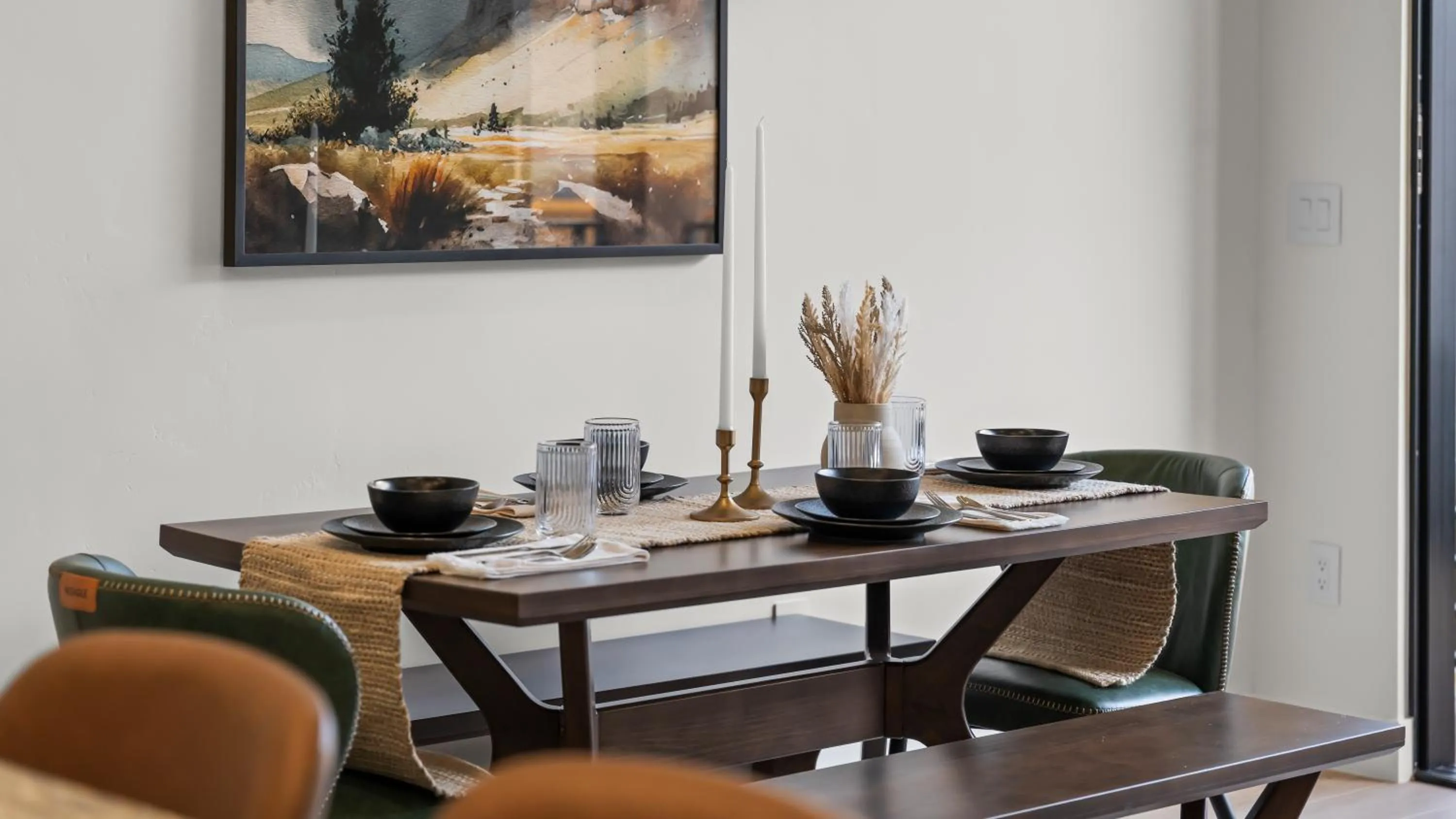 Dining area in Montclair at Zion